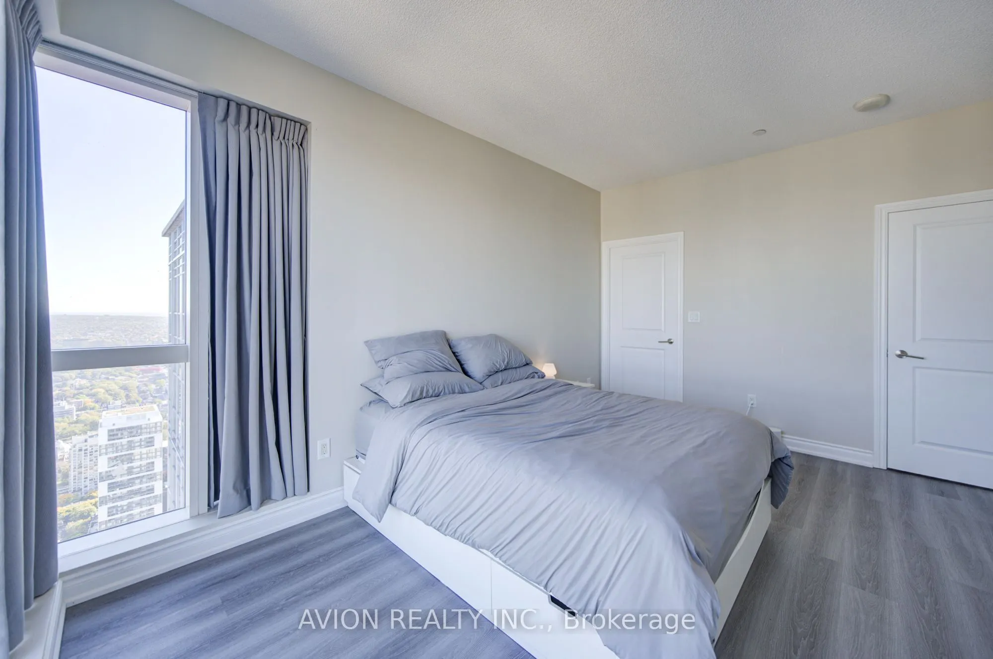 386 Yonge Street #5716