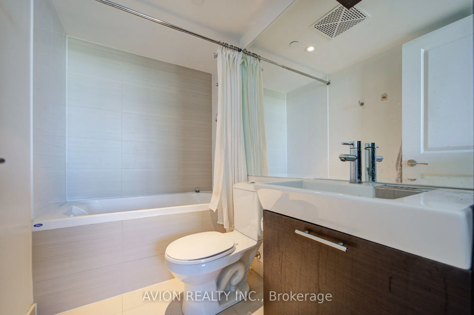 386 Yonge Street #5716