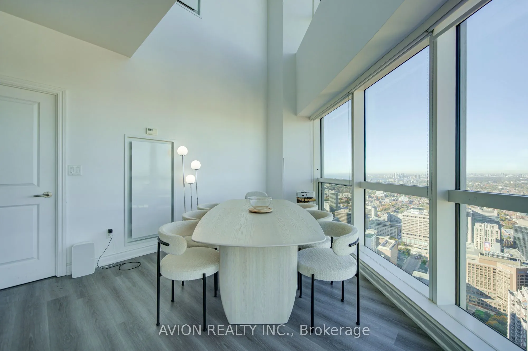 386 Yonge Street #5716