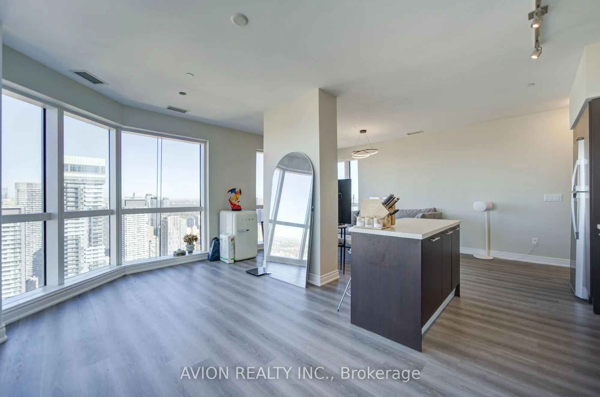 386 Yonge Street #5716