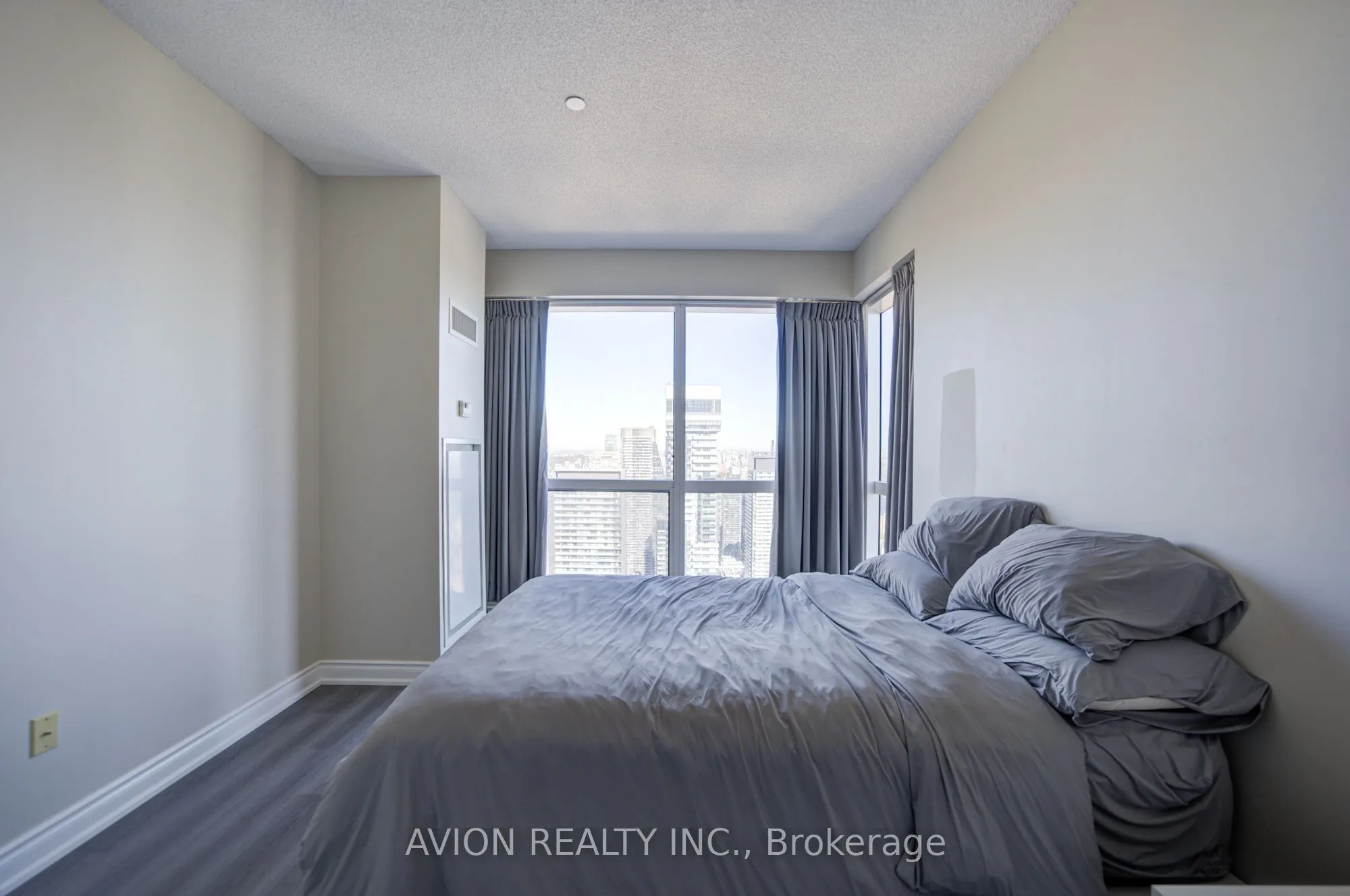 386 Yonge Street #5716