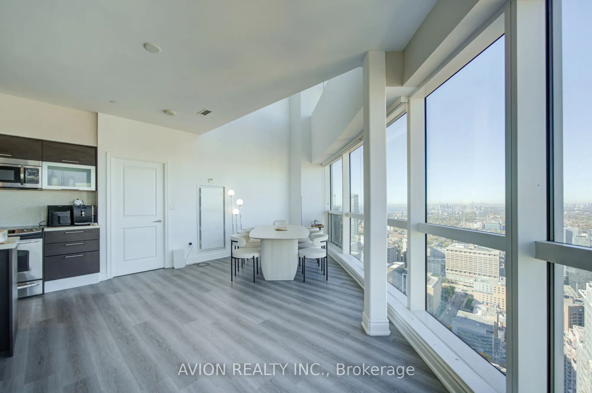 386 Yonge Street #5716