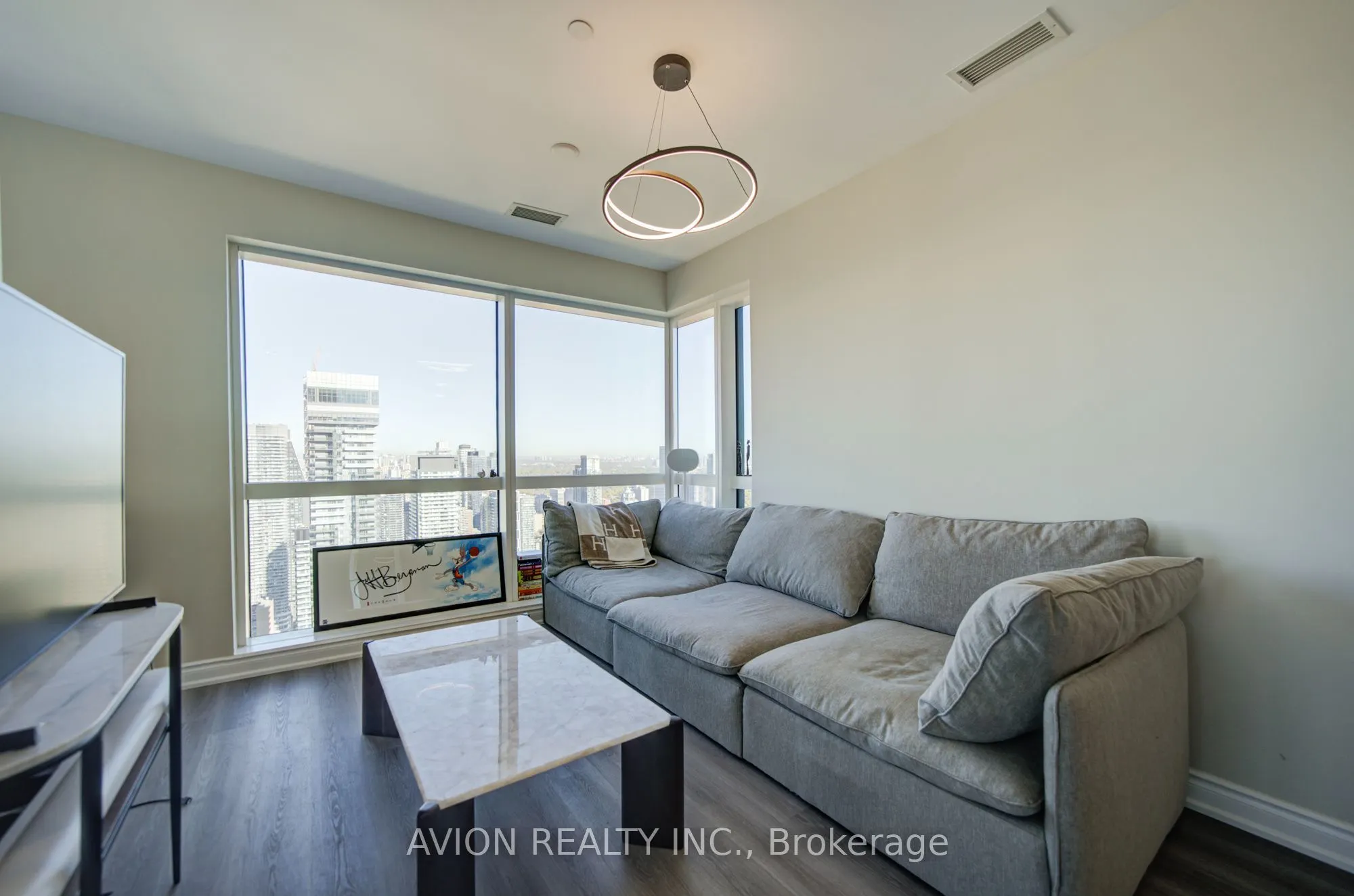 386 Yonge Street #5716