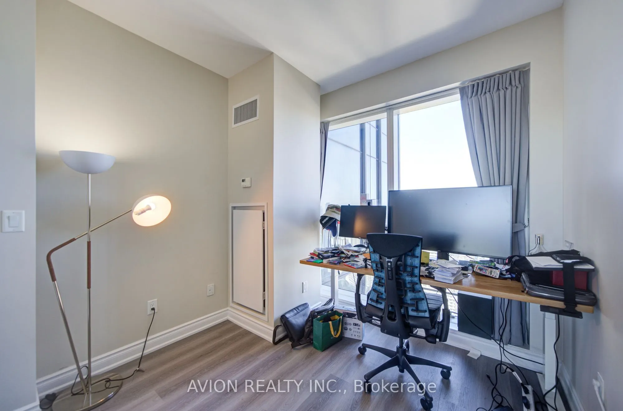 386 Yonge Street #5716