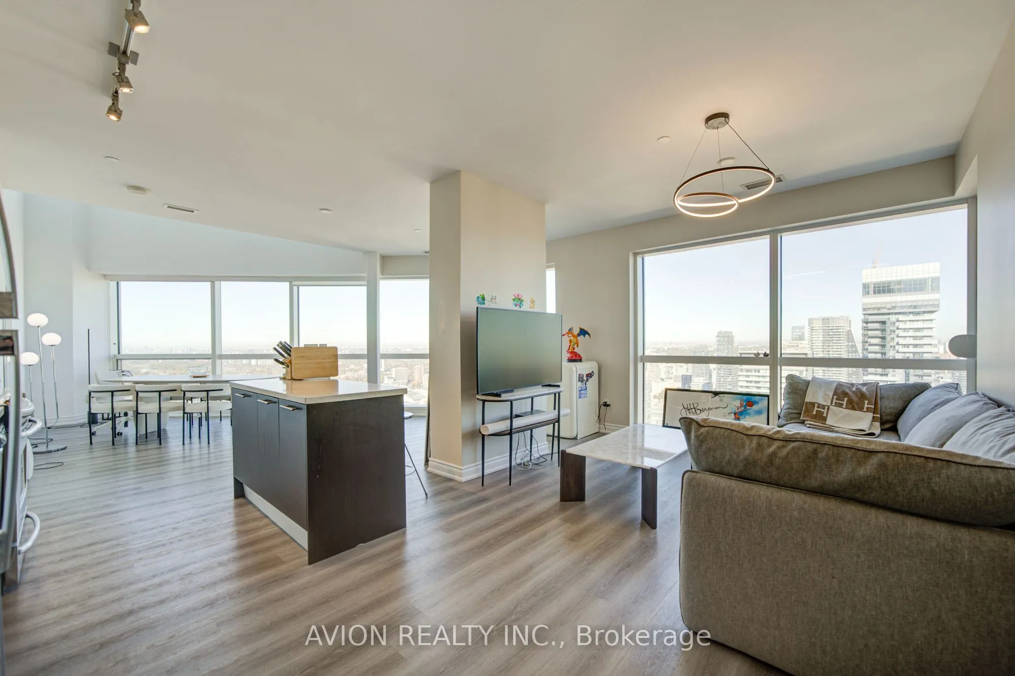 386 Yonge Street #5716