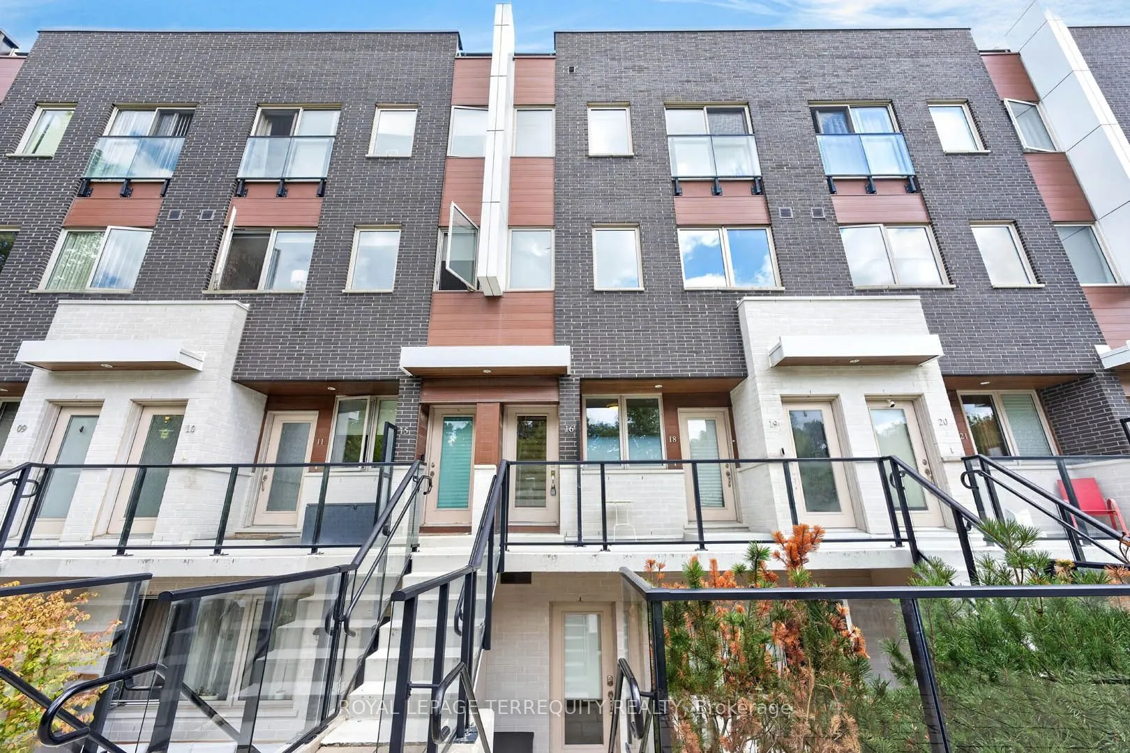 780 Sheppard Avenue E #16