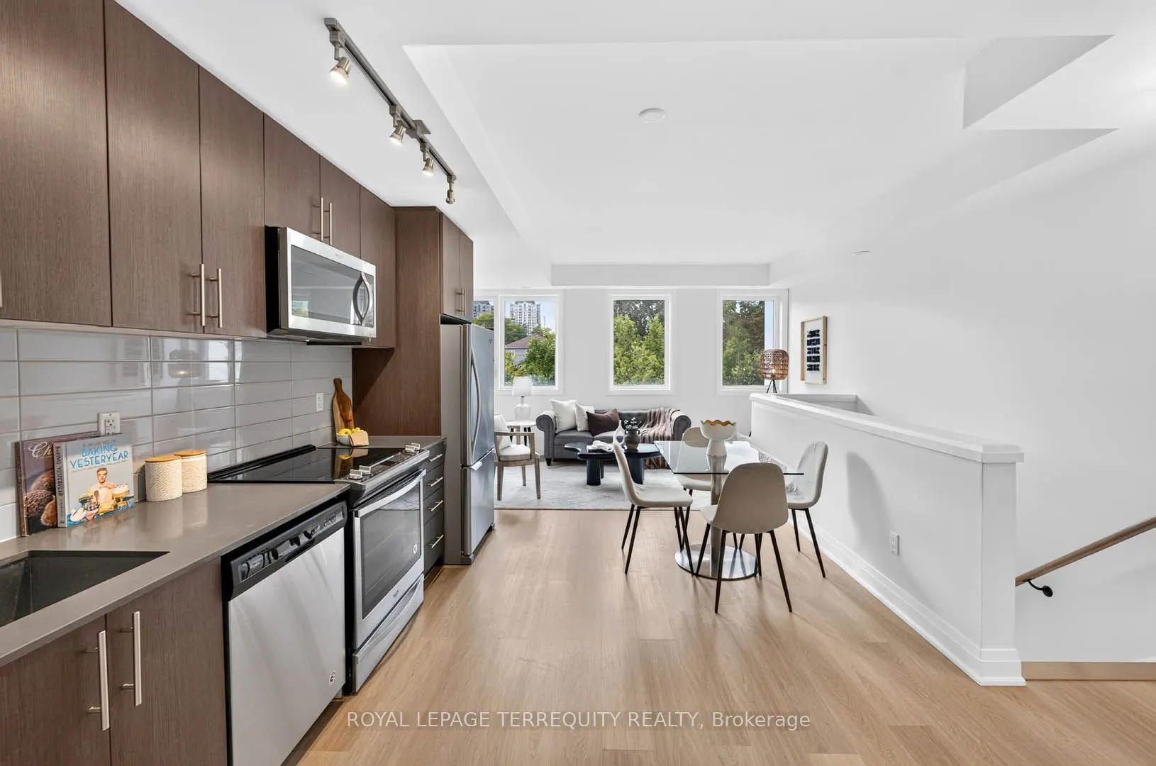 780 Sheppard Avenue E #16