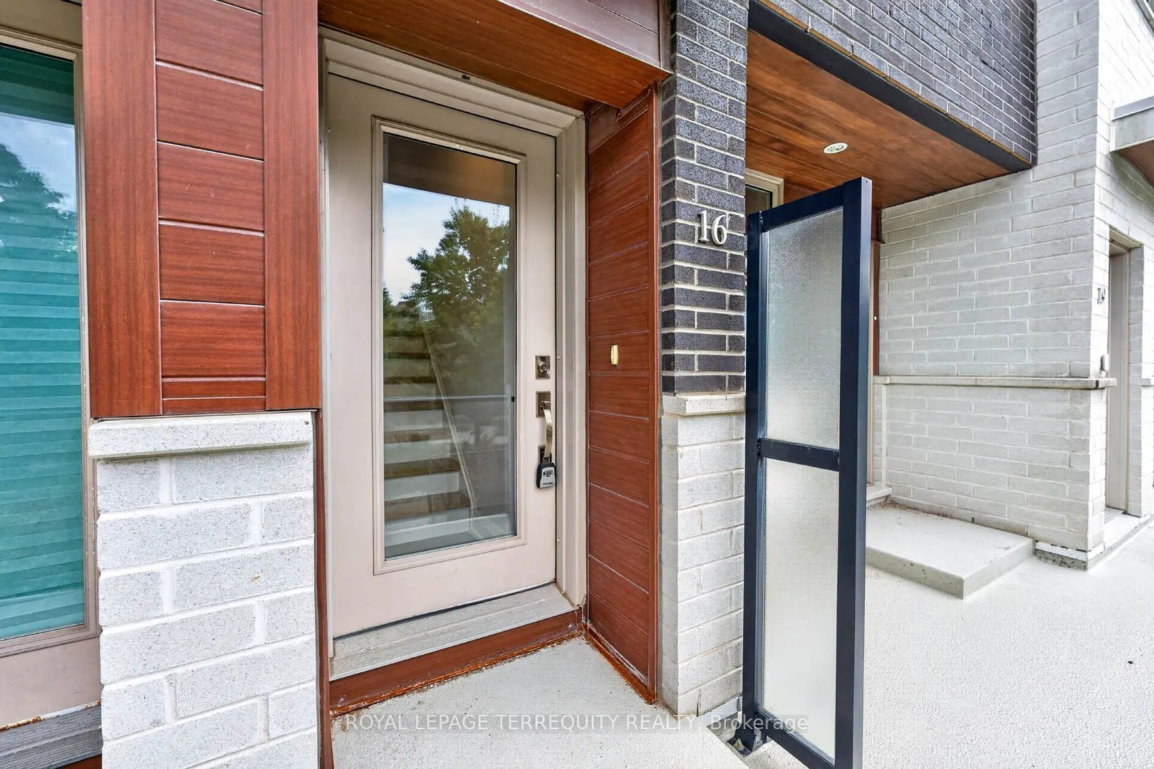 780 Sheppard Avenue E #16