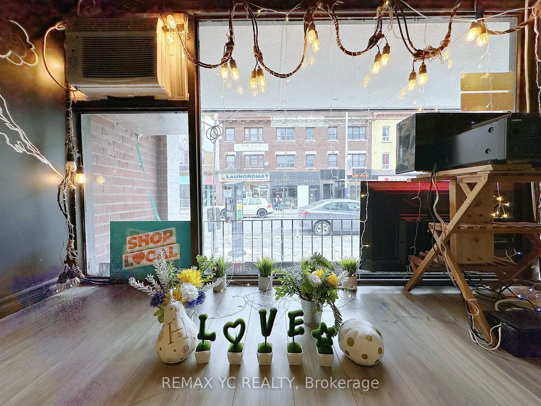 599 Bloor Street W