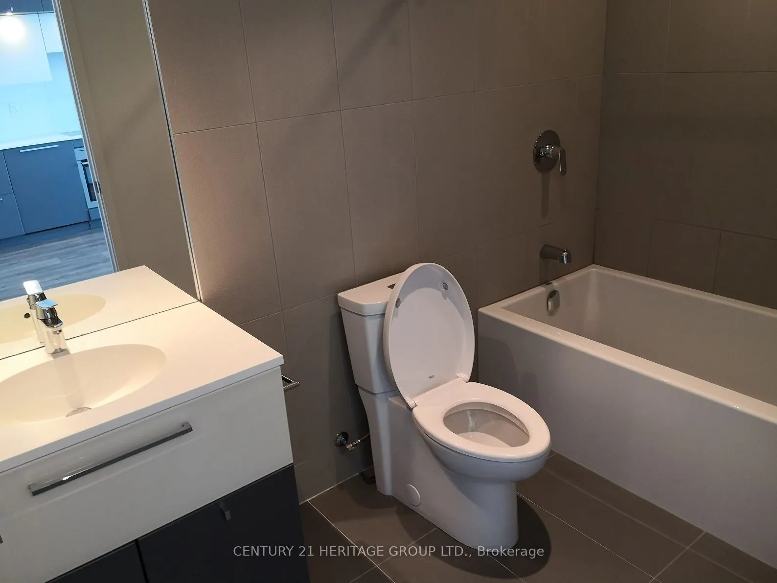15 Grenville Street #3907