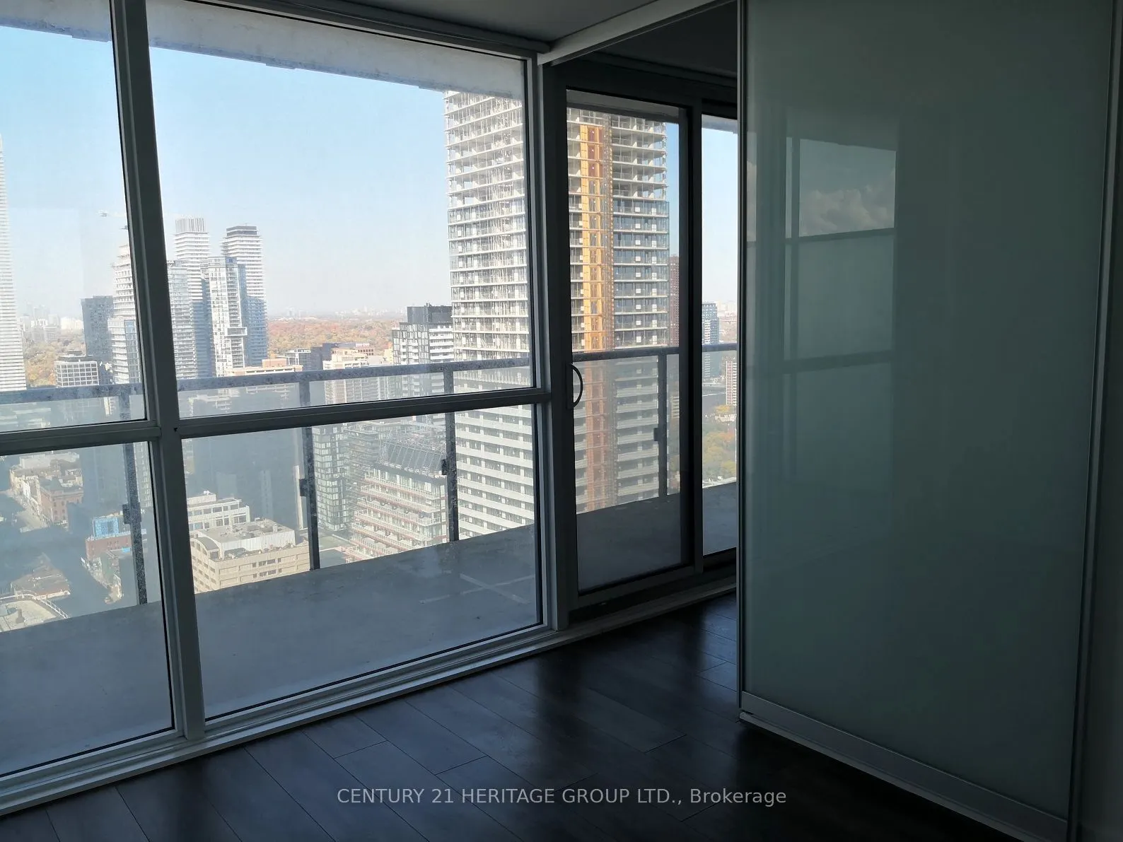 15 Grenville Street #3907
