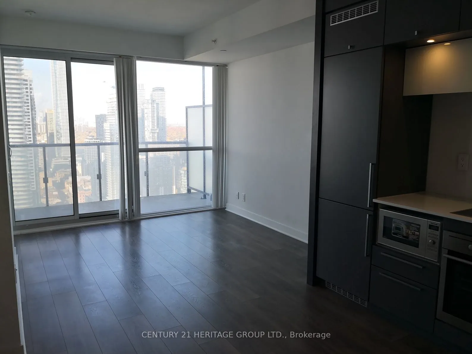 15 Grenville Street #3907