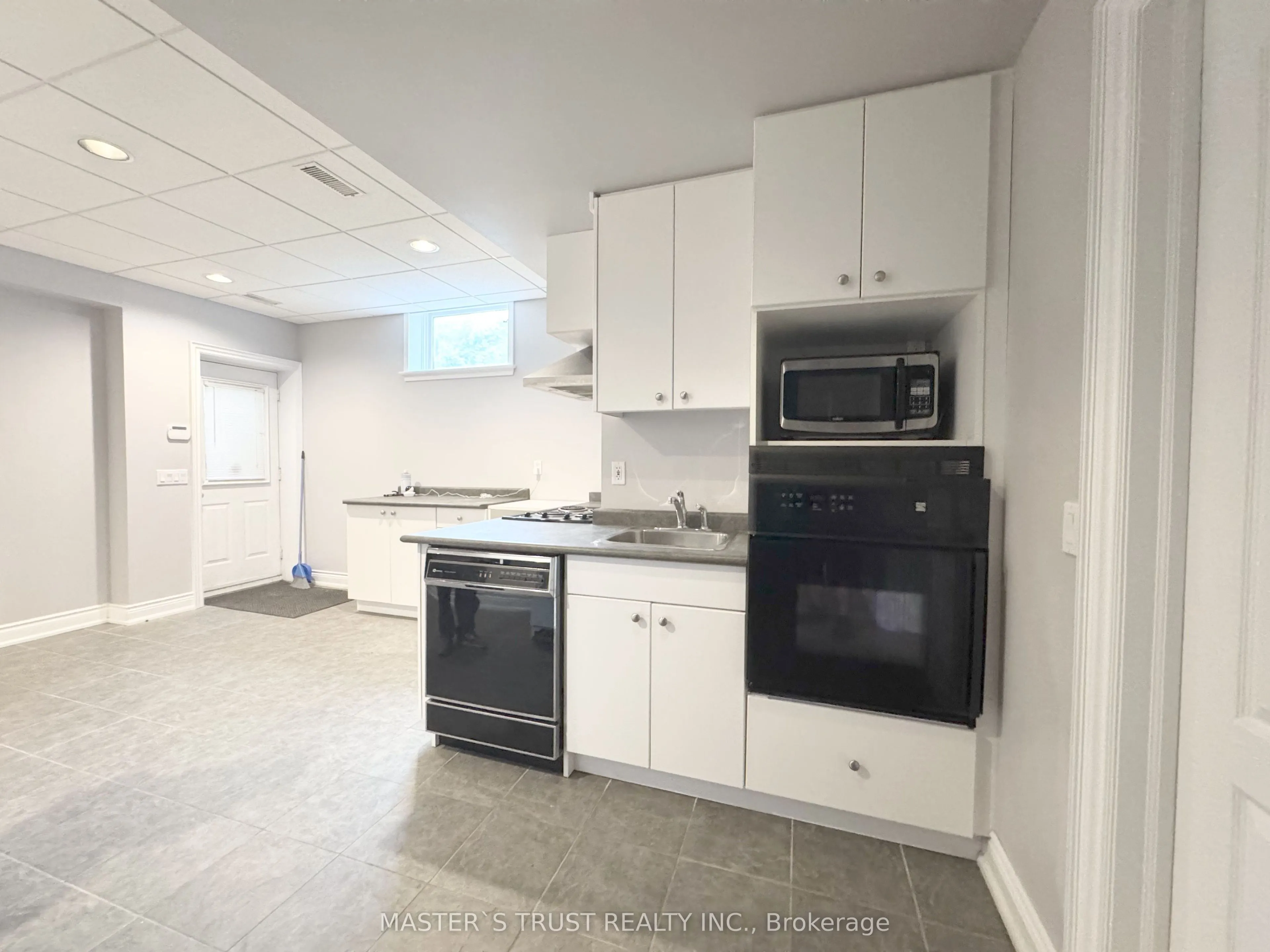 6 Cadmus Road