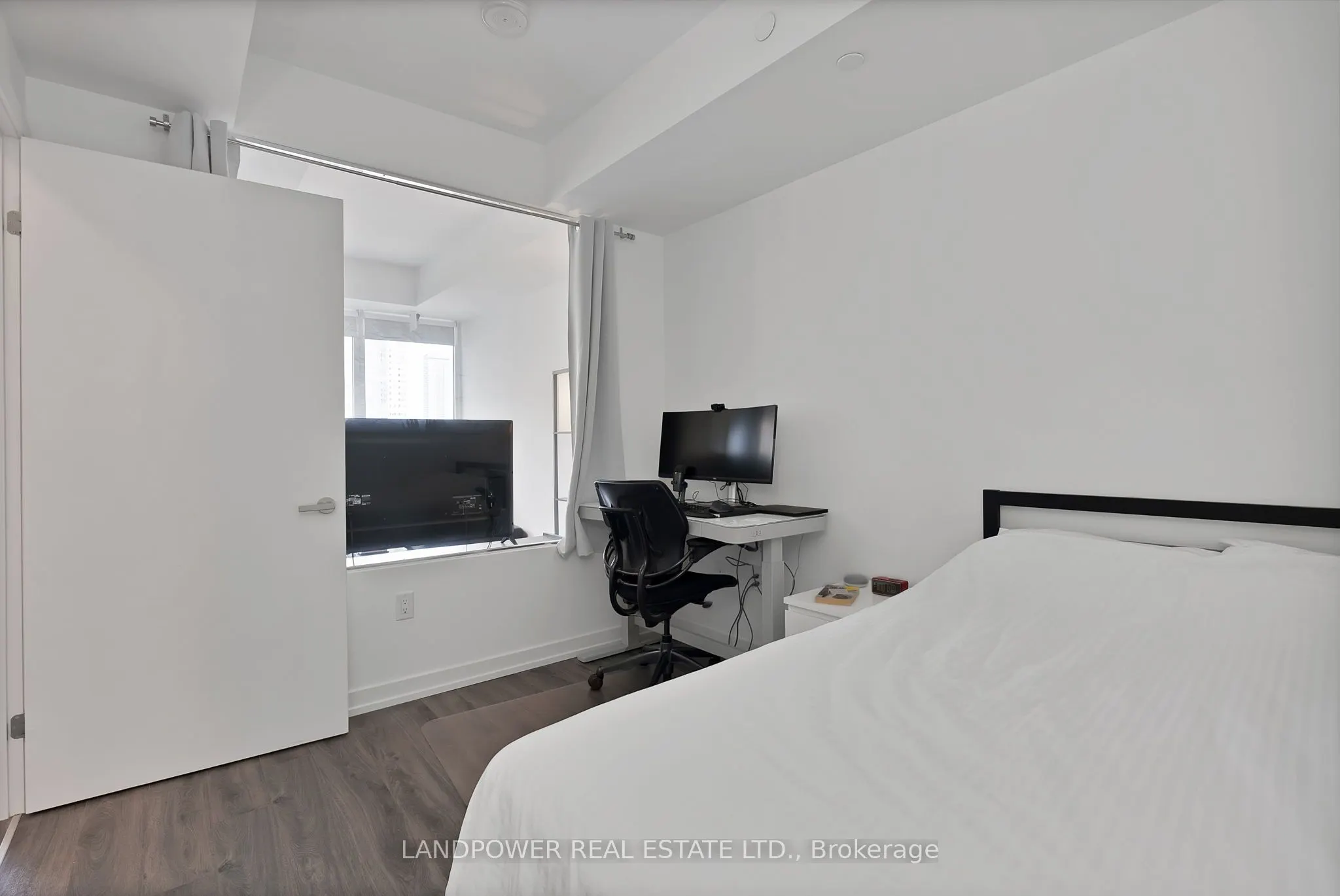 77 Shuter Street #2501