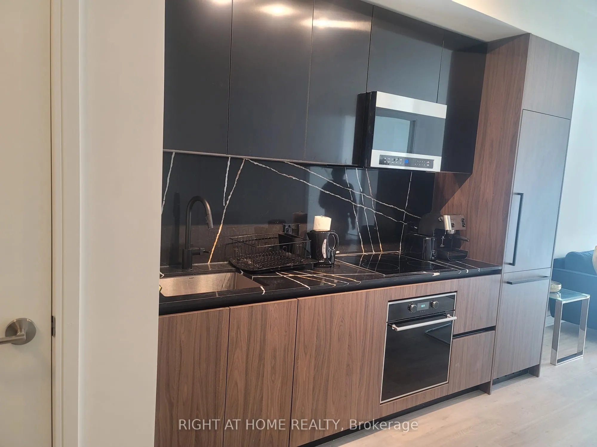 425 Front Street E #516