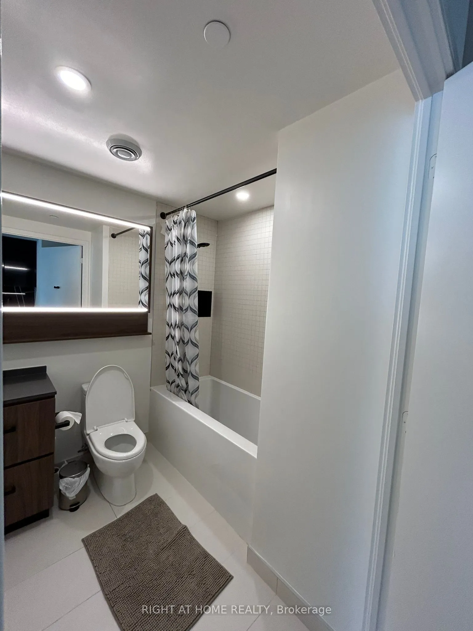 425 Front Street E #516