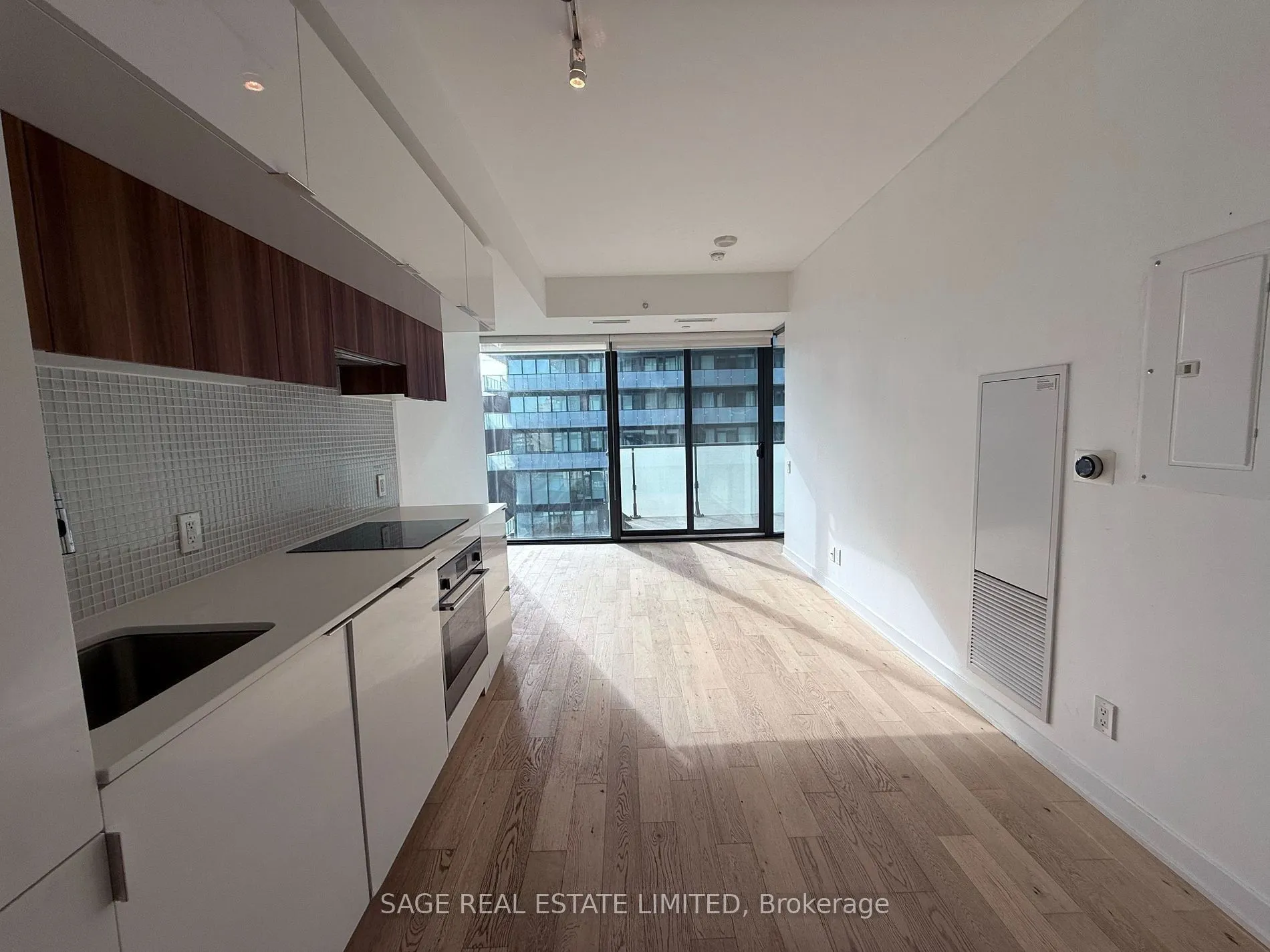 185 Roehampton Avenue #913