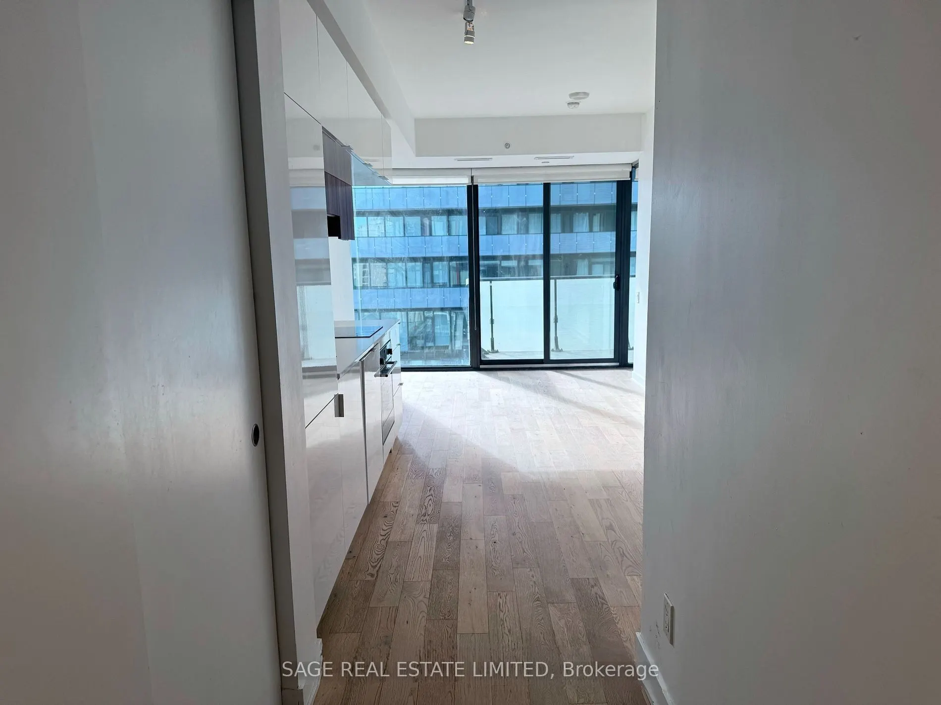 185 Roehampton Avenue #913