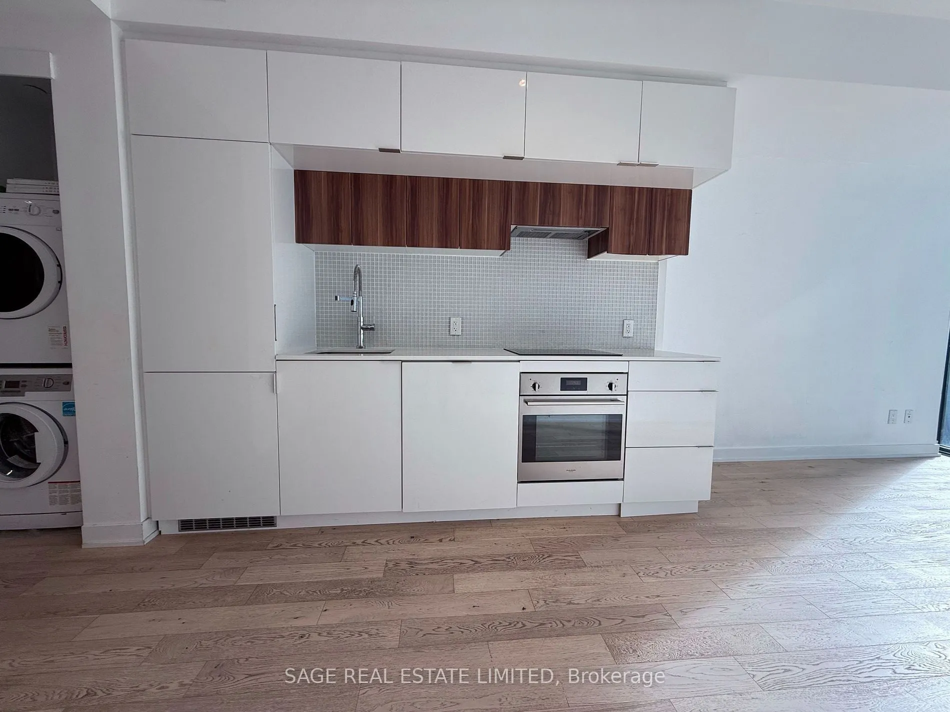 185 Roehampton Avenue #913
