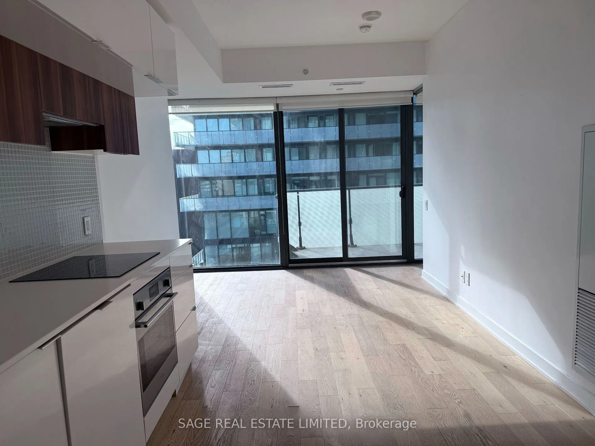 185 Roehampton Avenue #913