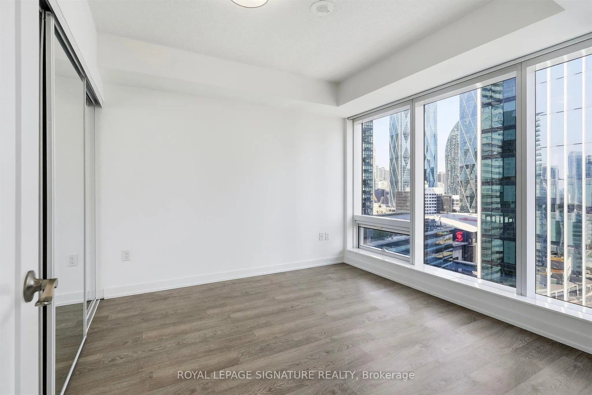 10 York Street #2004