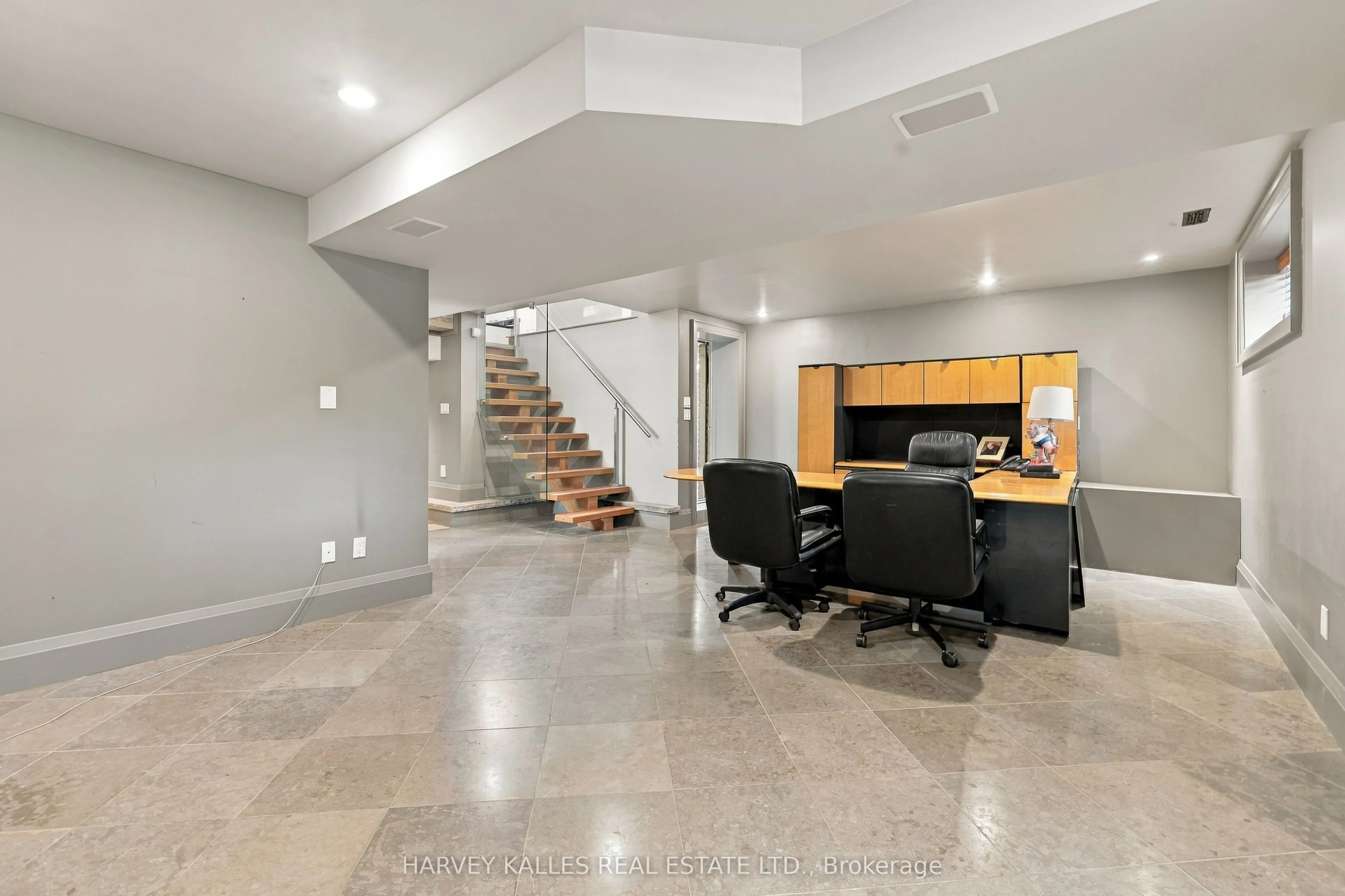 41 Hurlingham Crescent