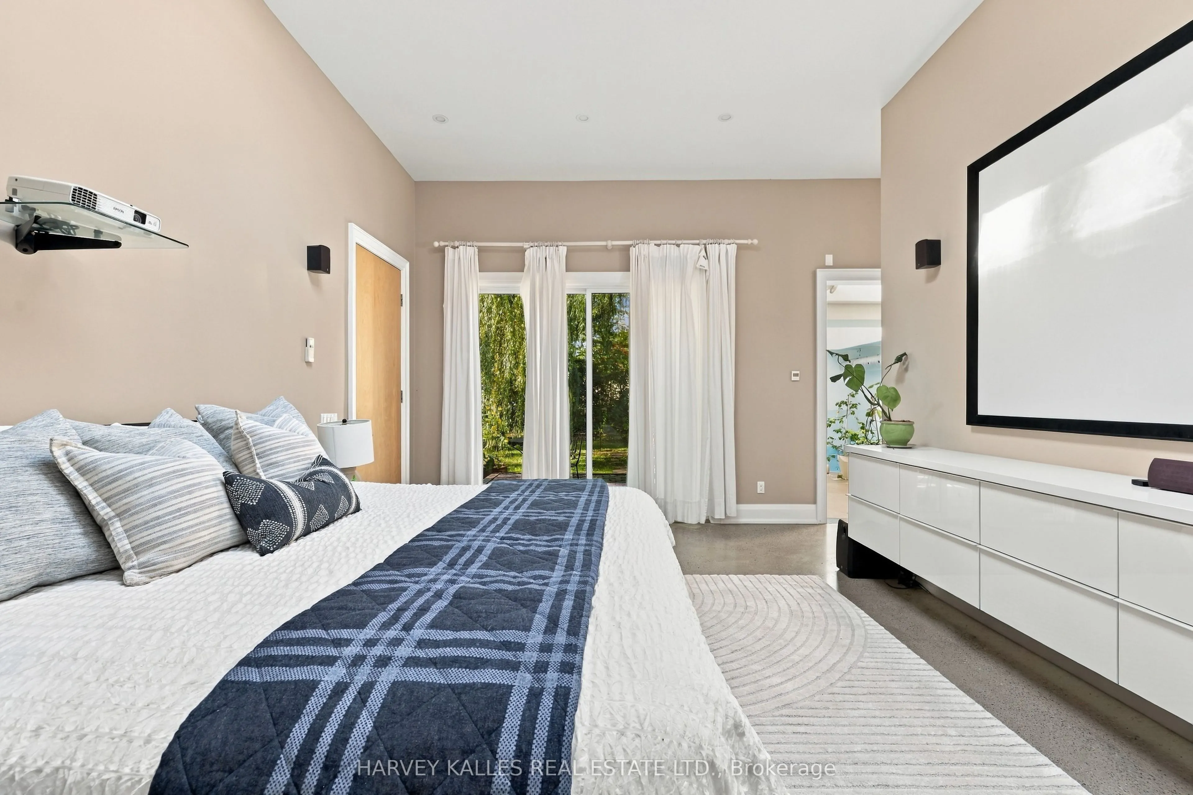 41 Hurlingham Crescent