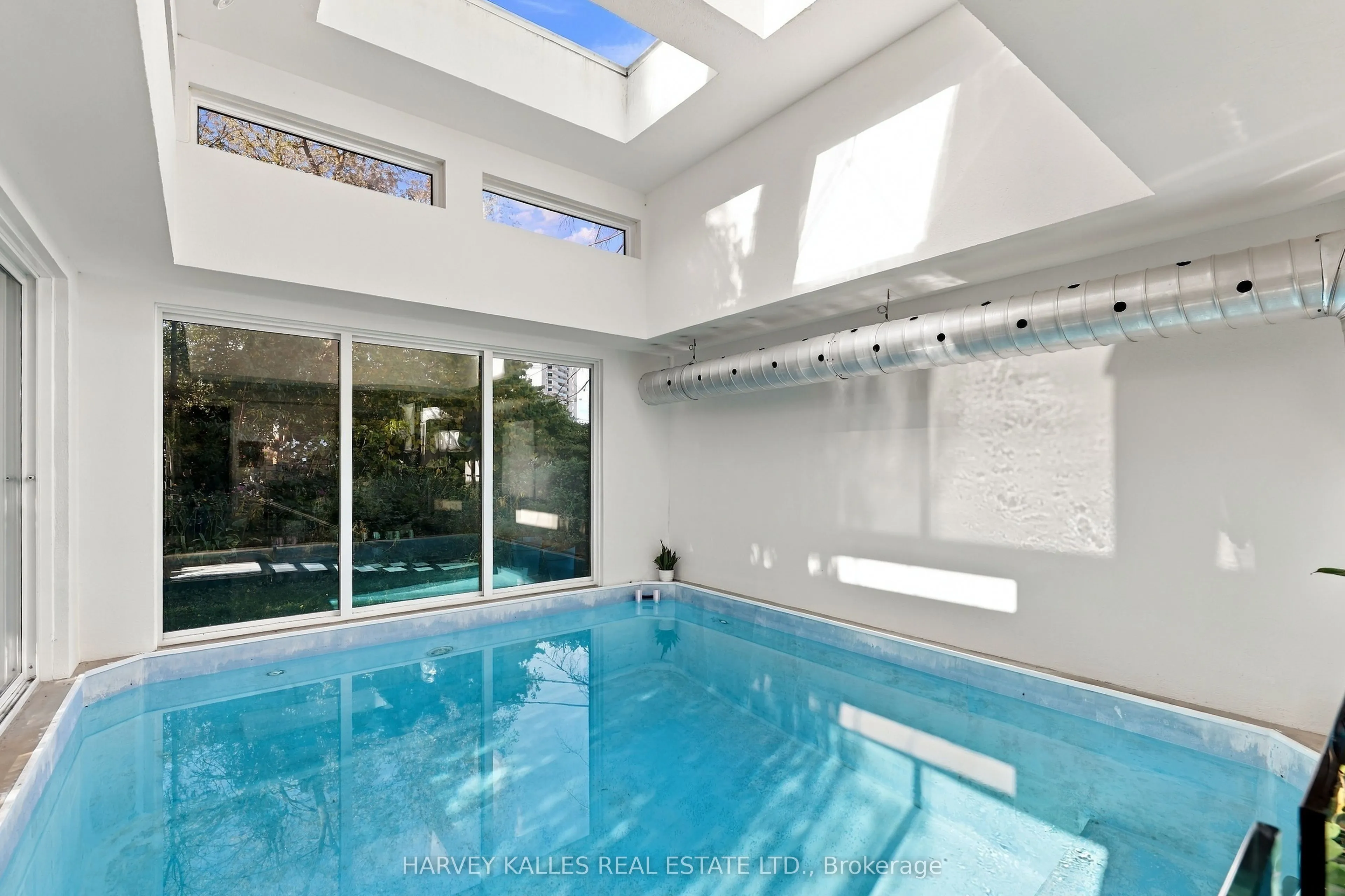 41 Hurlingham Crescent