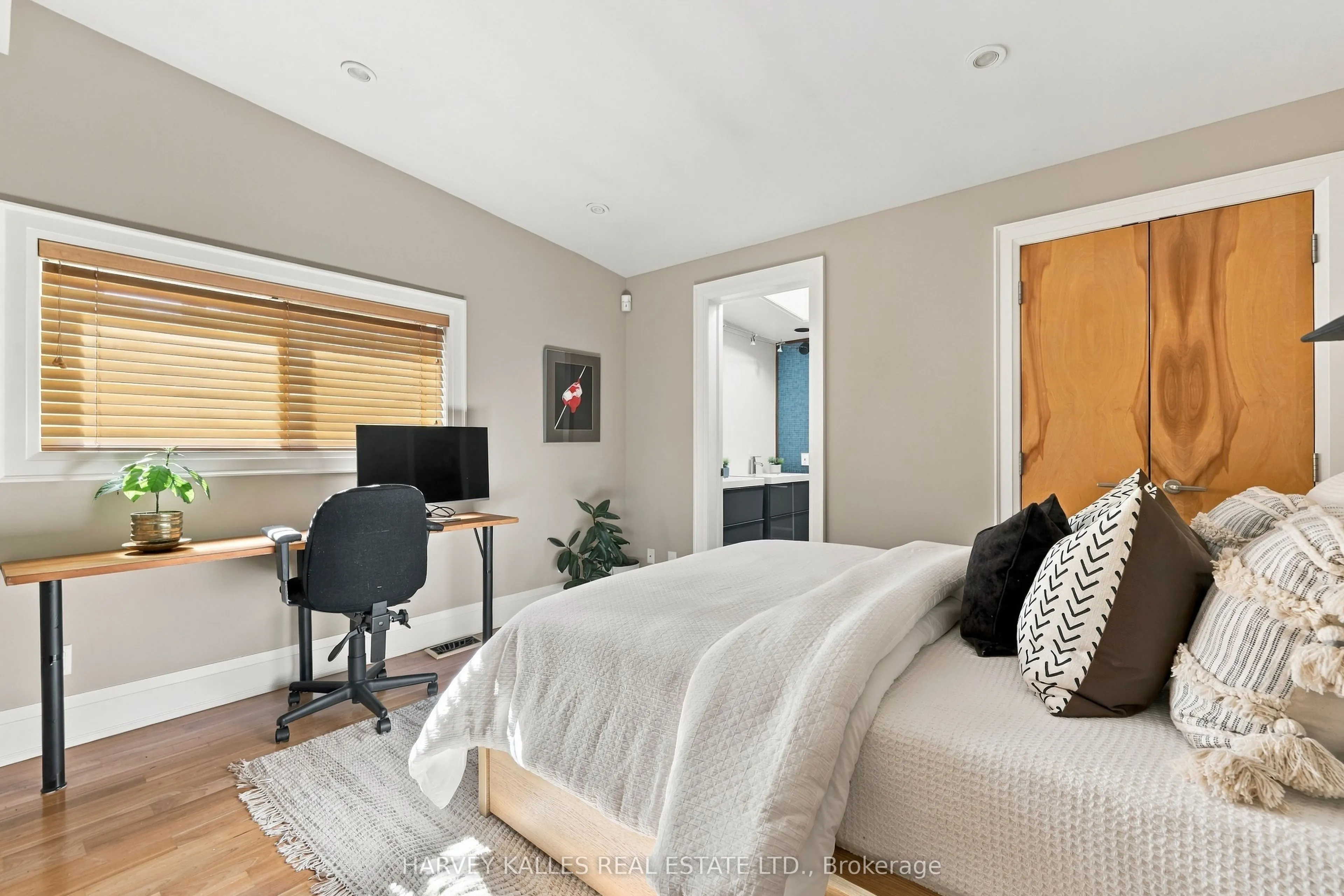 41 Hurlingham Crescent