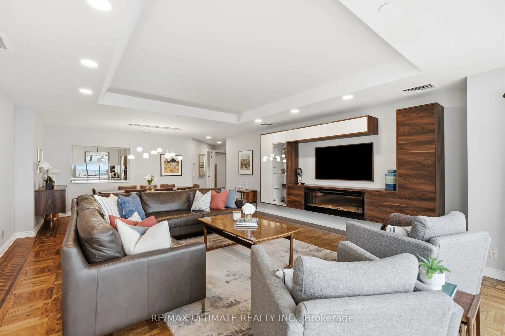 211 Queens Quay W #1105