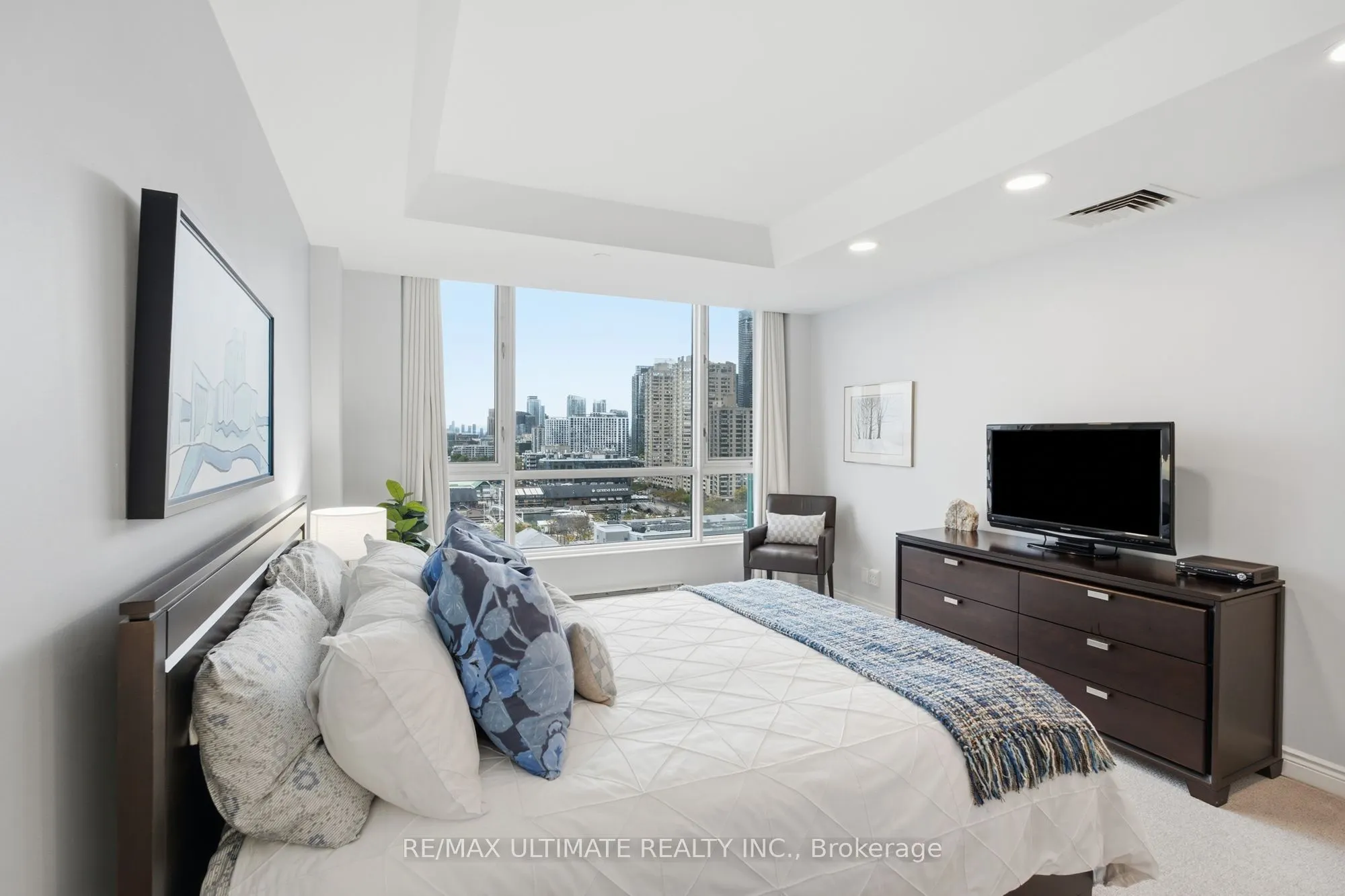 211 Queens Quay W #1105