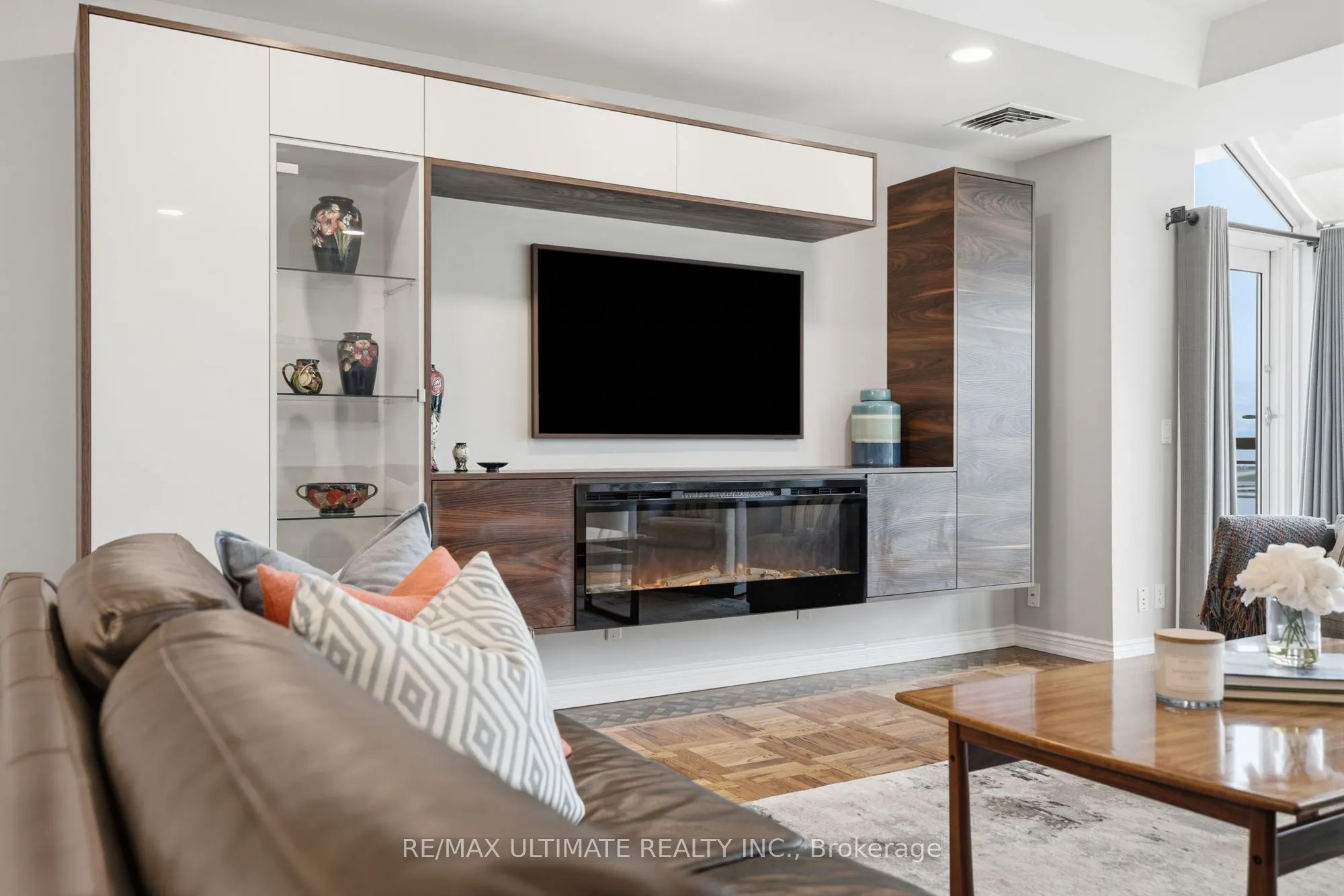 211 Queens Quay W #1105