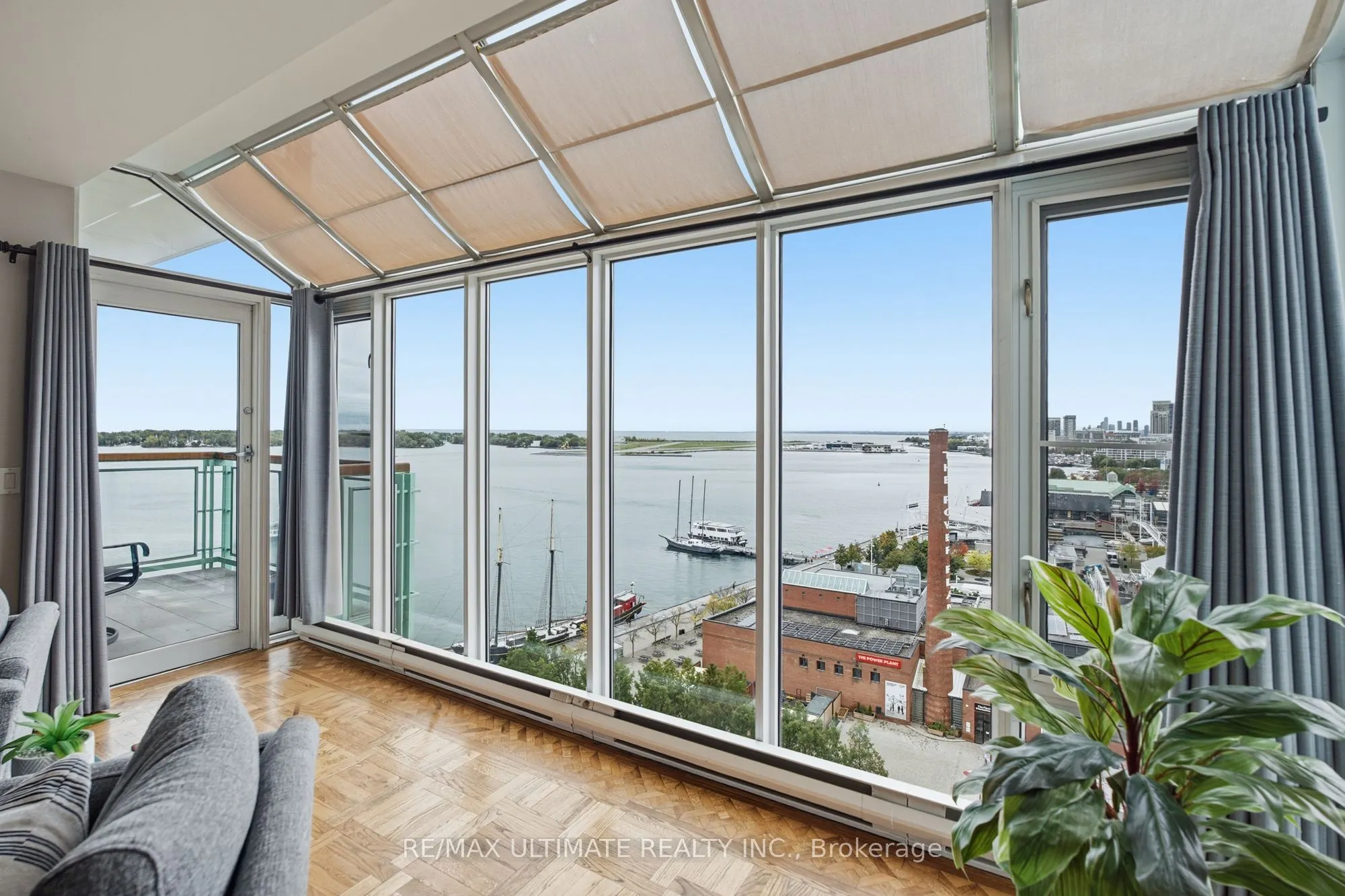 211 Queens Quay W #1105