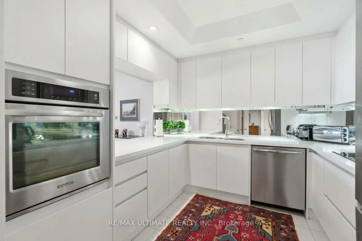 211 Queens Quay W #1105