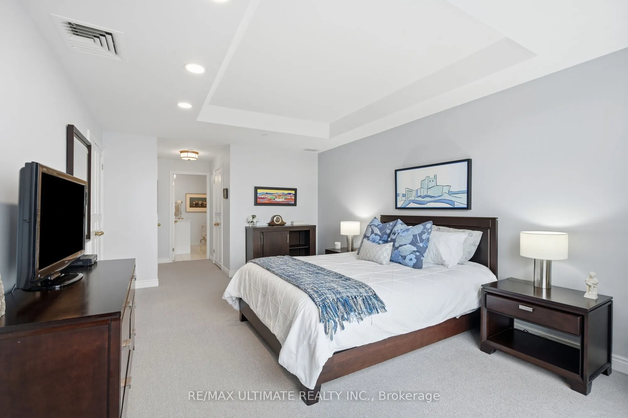 211 Queens Quay W #1105