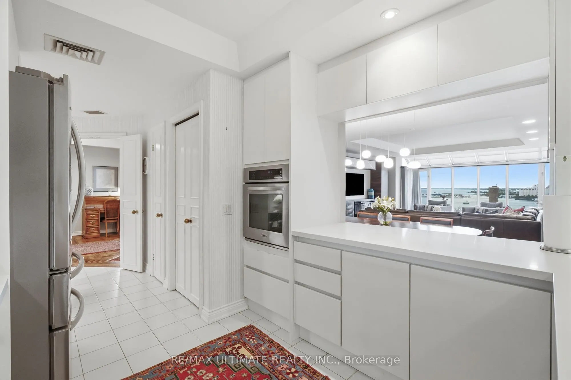 211 Queens Quay W #1105