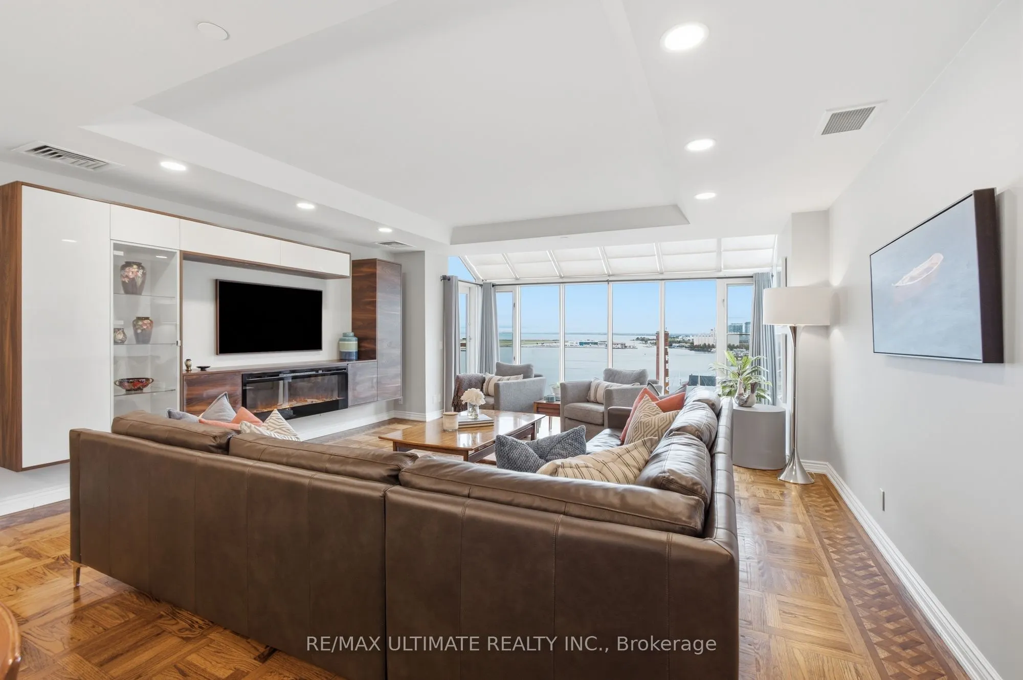 211 Queens Quay W #1105
