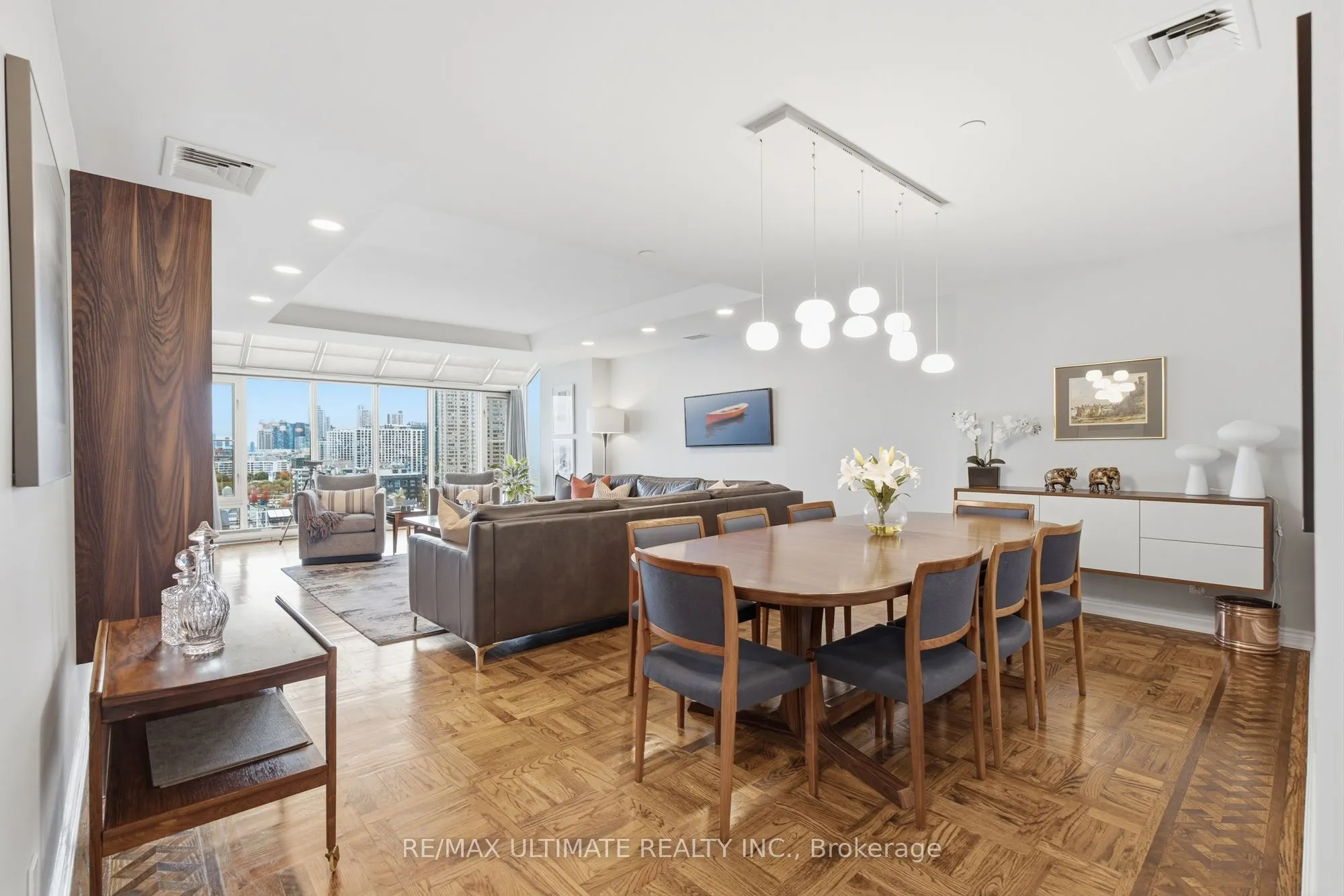 211 Queens Quay W #1105