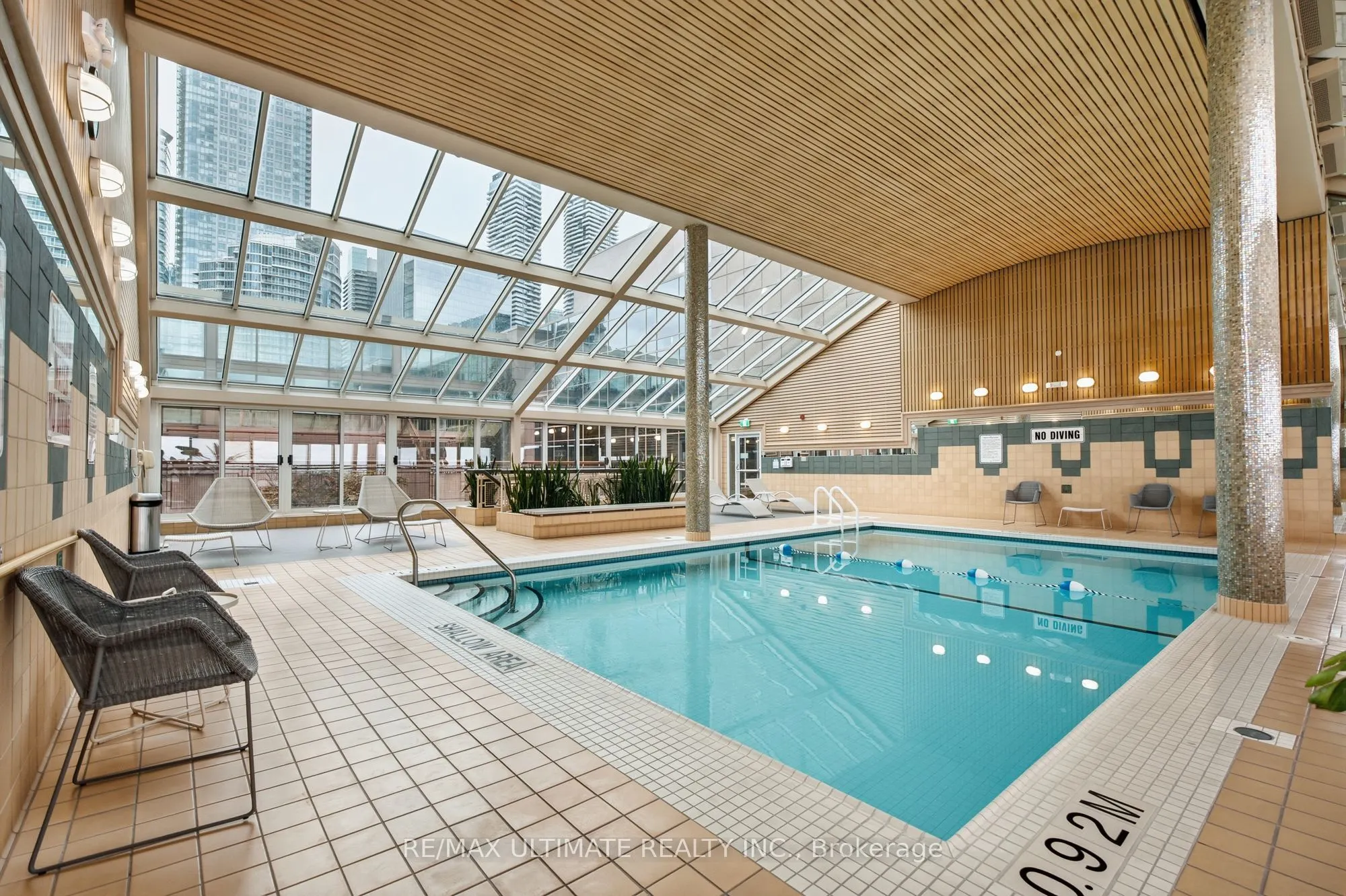 211 Queens Quay W #1105