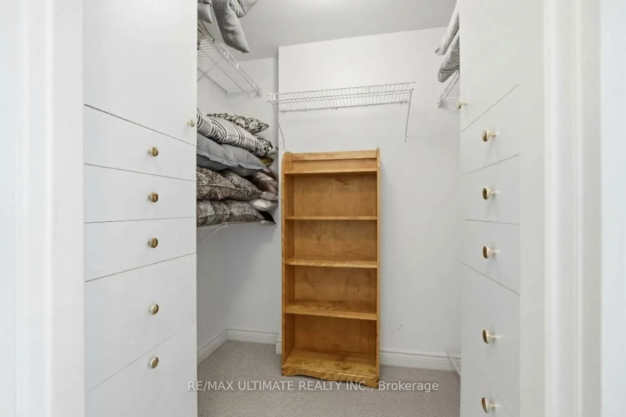 211 Queens Quay W #1105