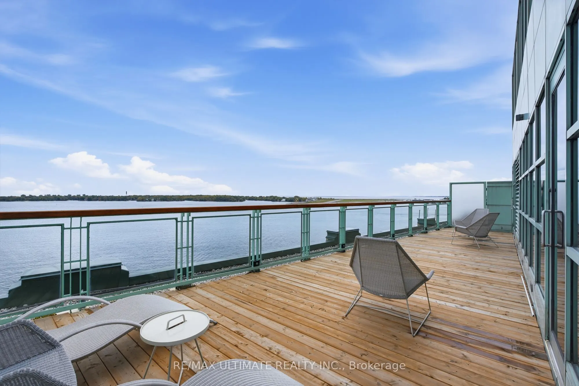 211 Queens Quay W #1105