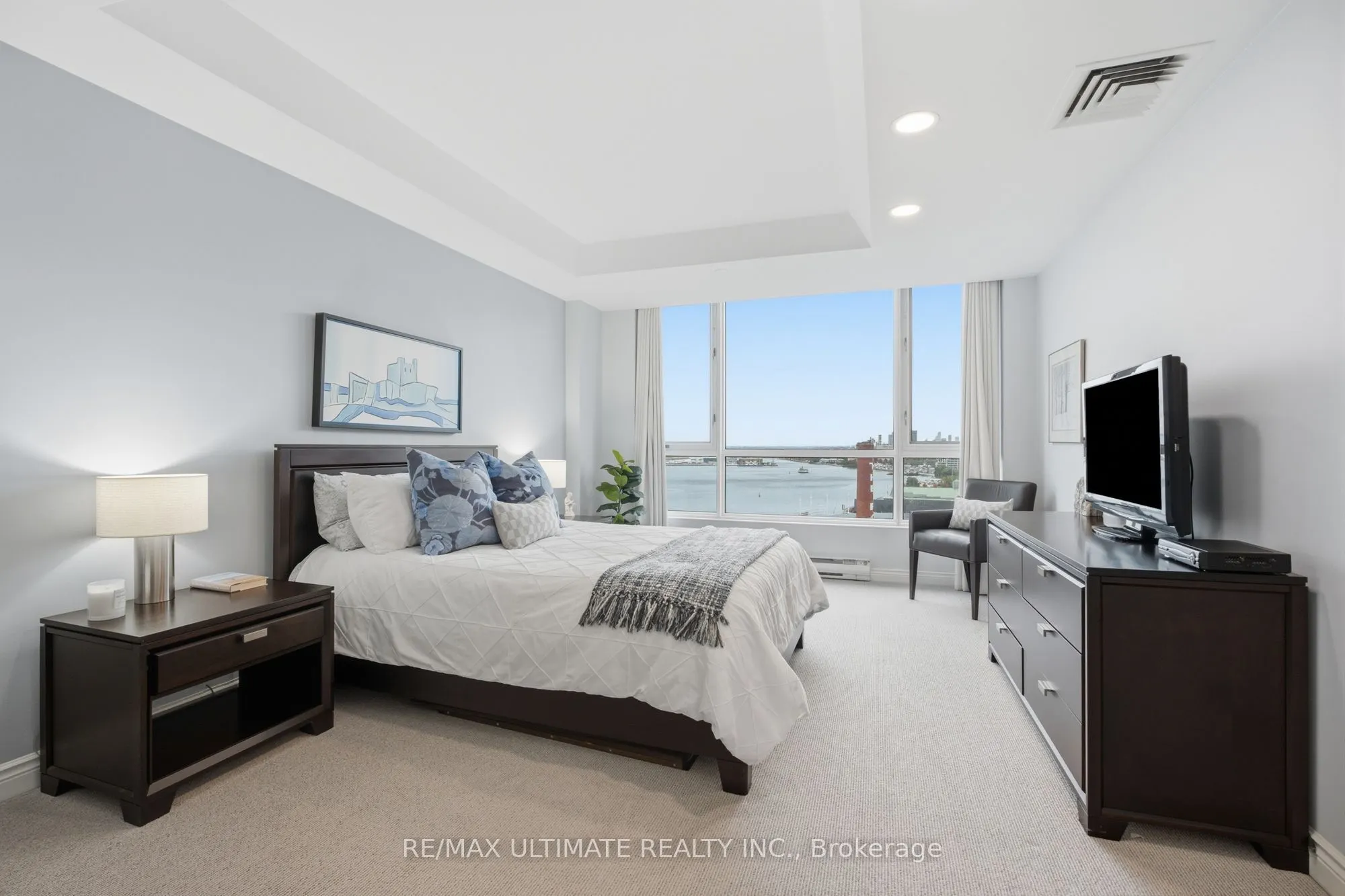 211 Queens Quay W #1105