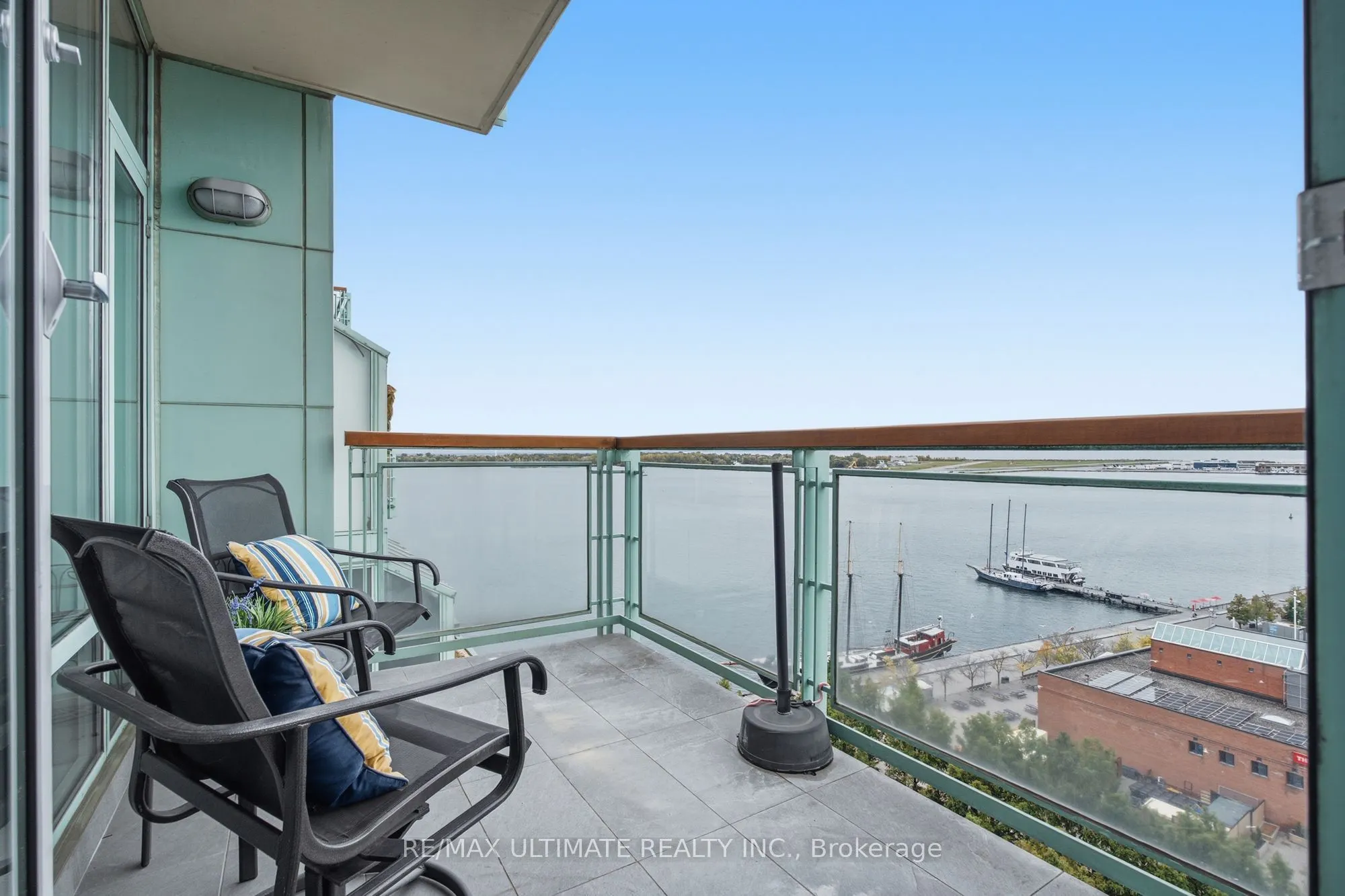 211 Queens Quay W #1105