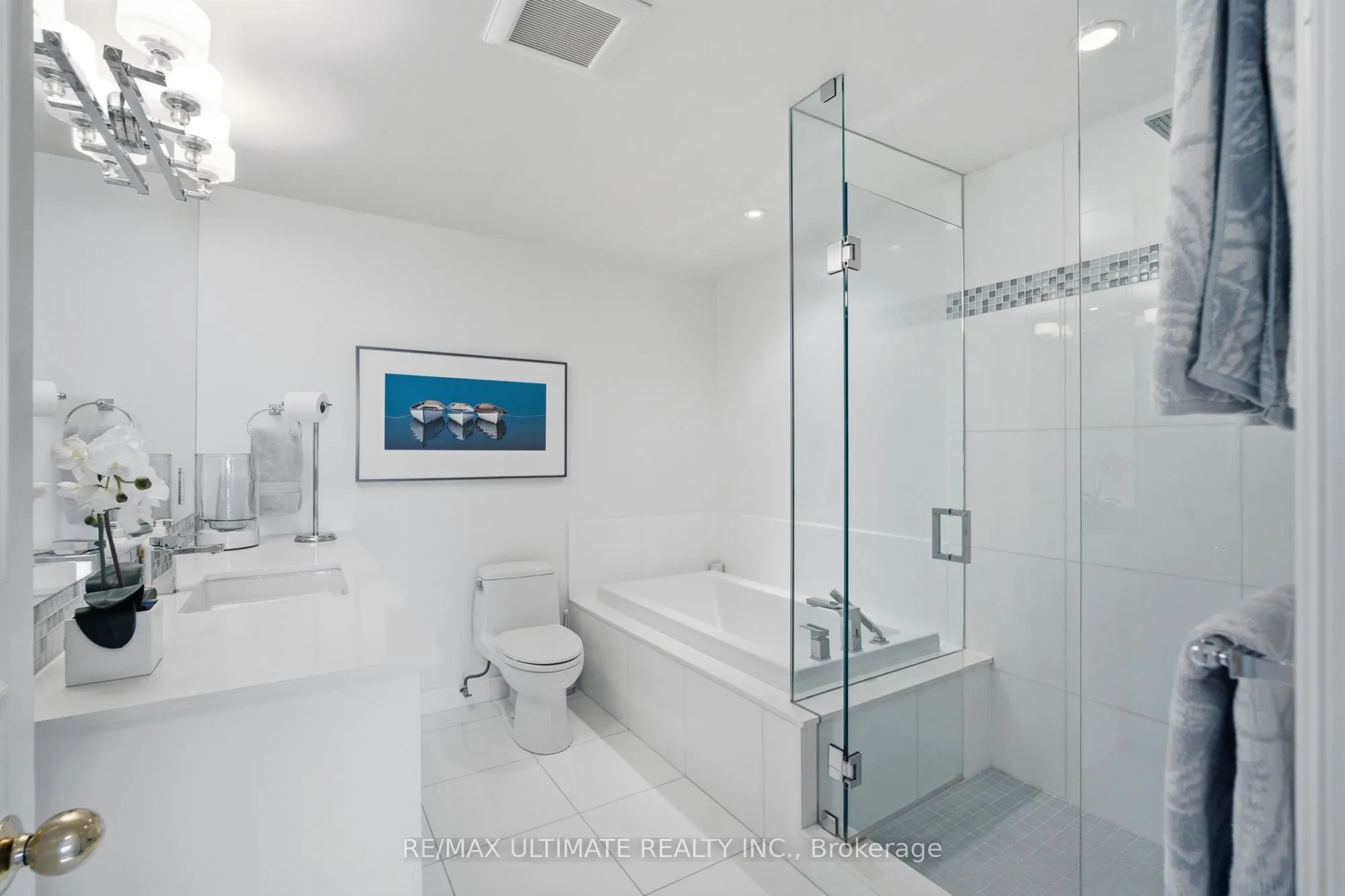 211 Queens Quay W #1105