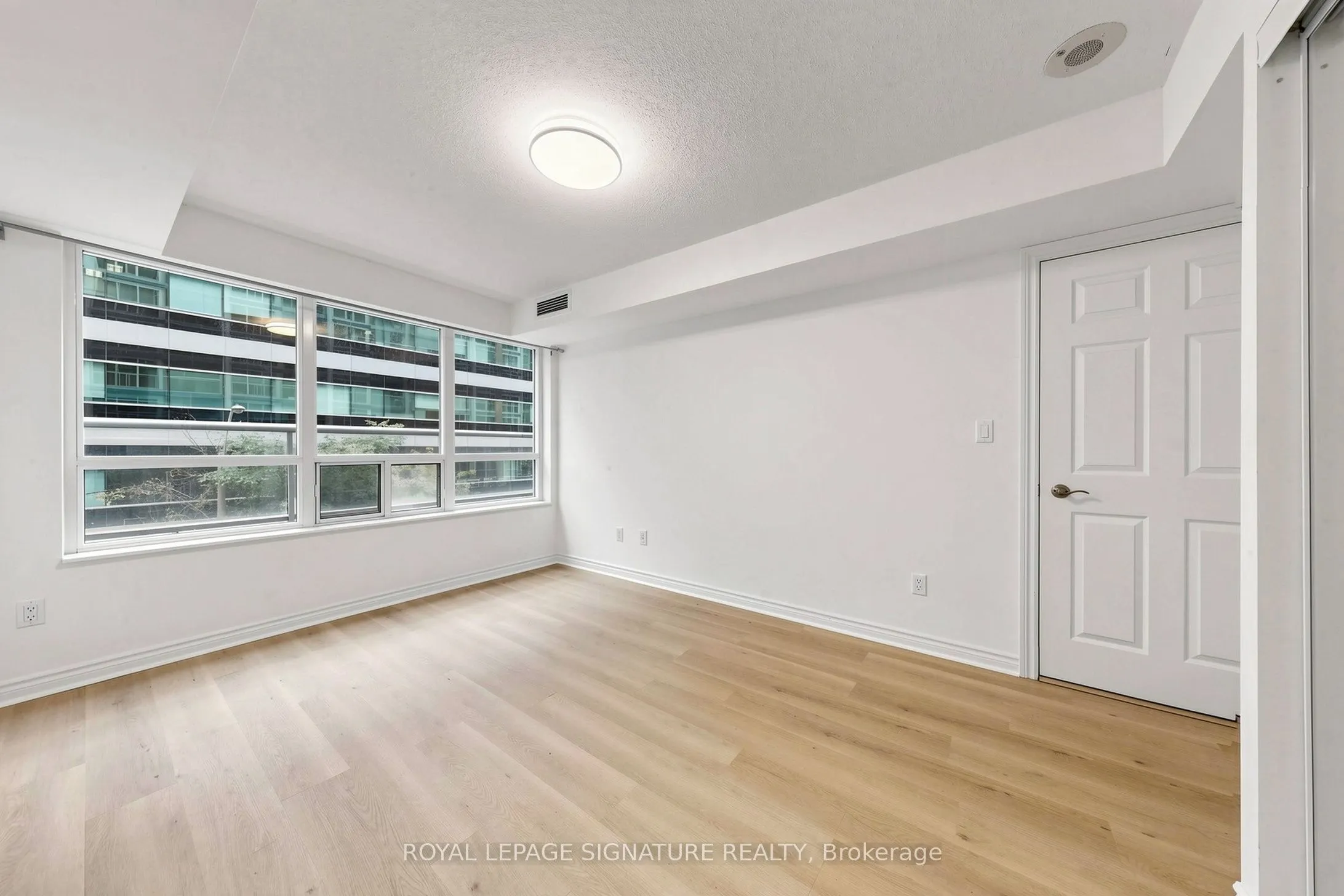 270 Wellington Street W #313