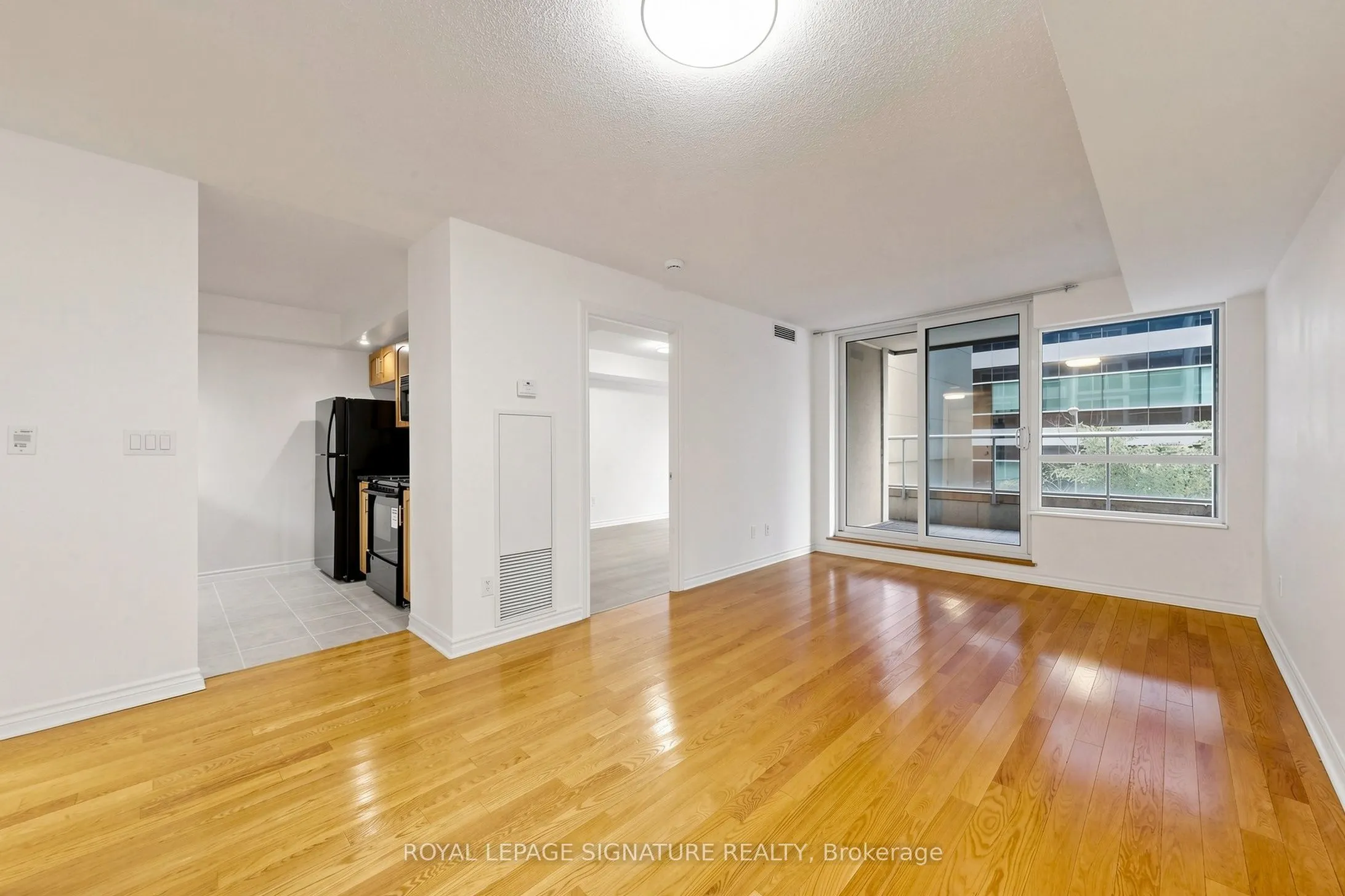 270 Wellington Street W #313