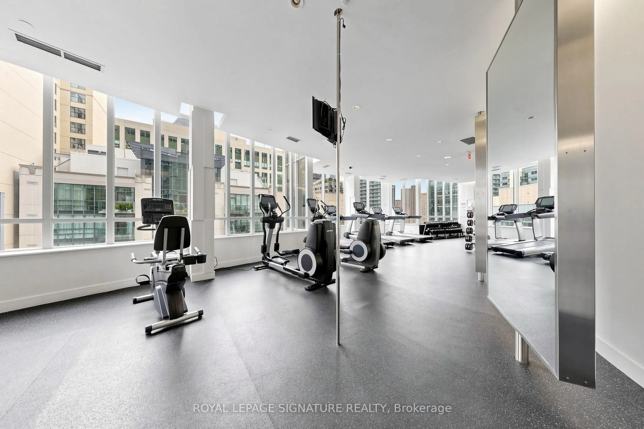 270 Wellington Street W #313