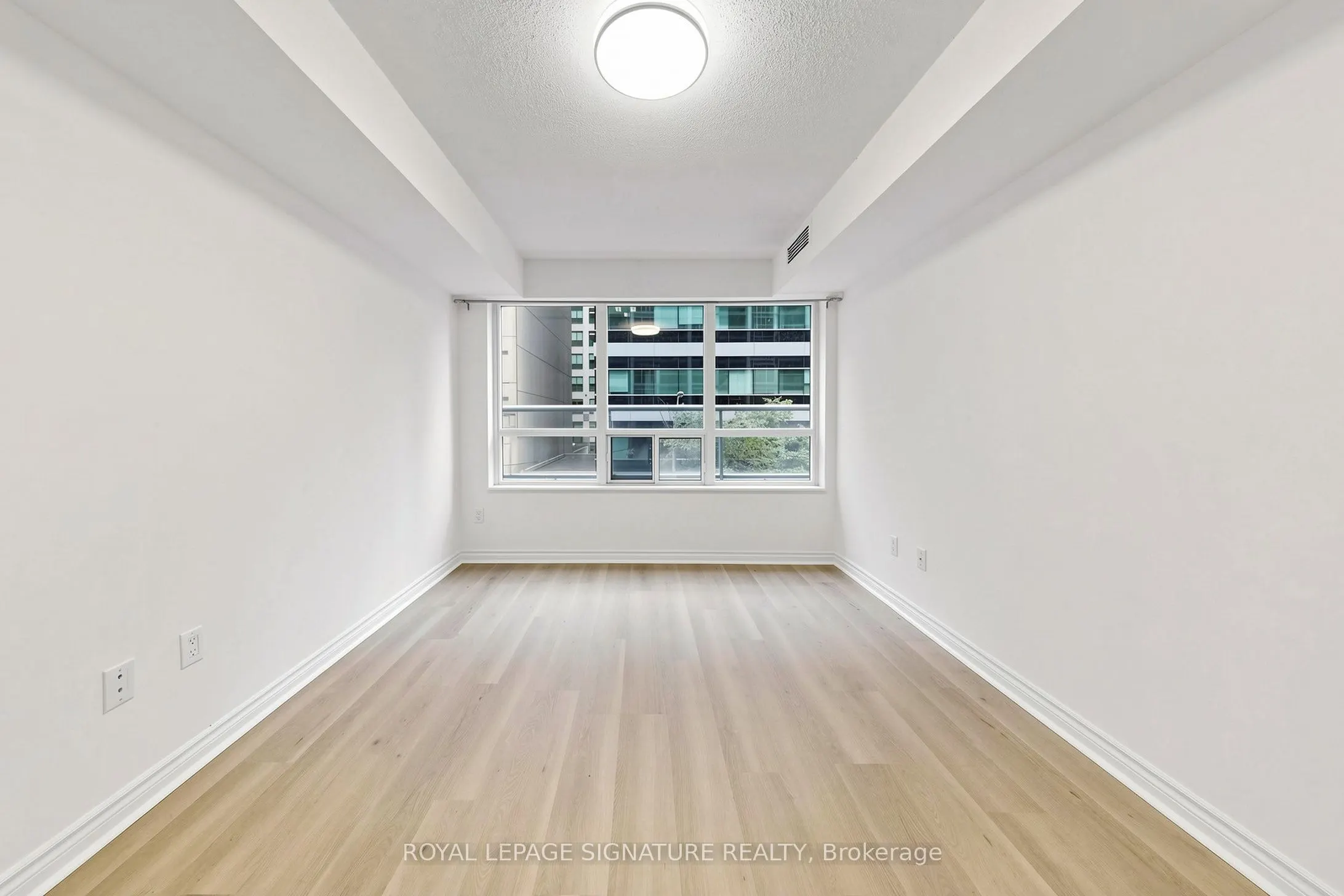 270 Wellington Street W #313