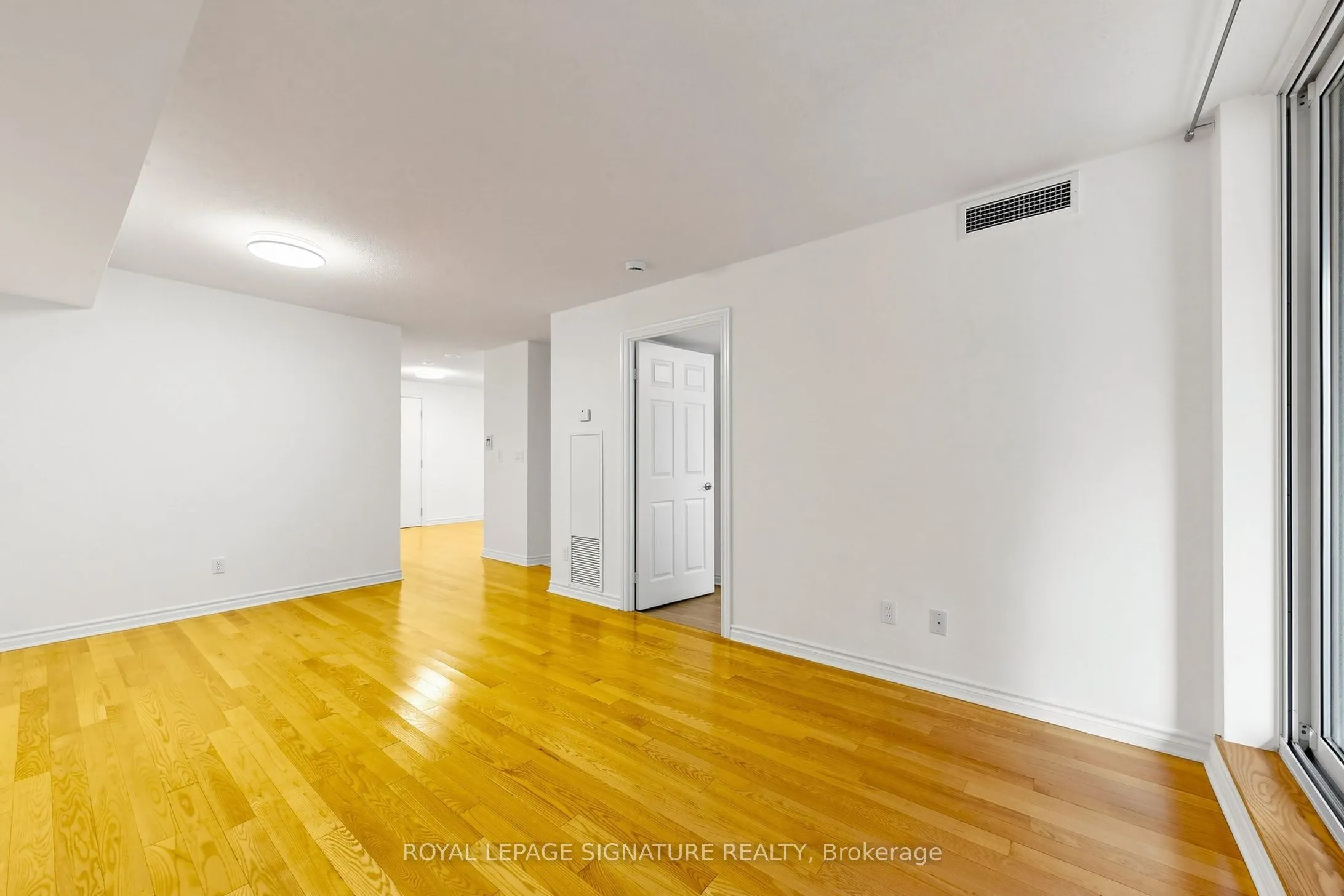 270 Wellington Street W #313