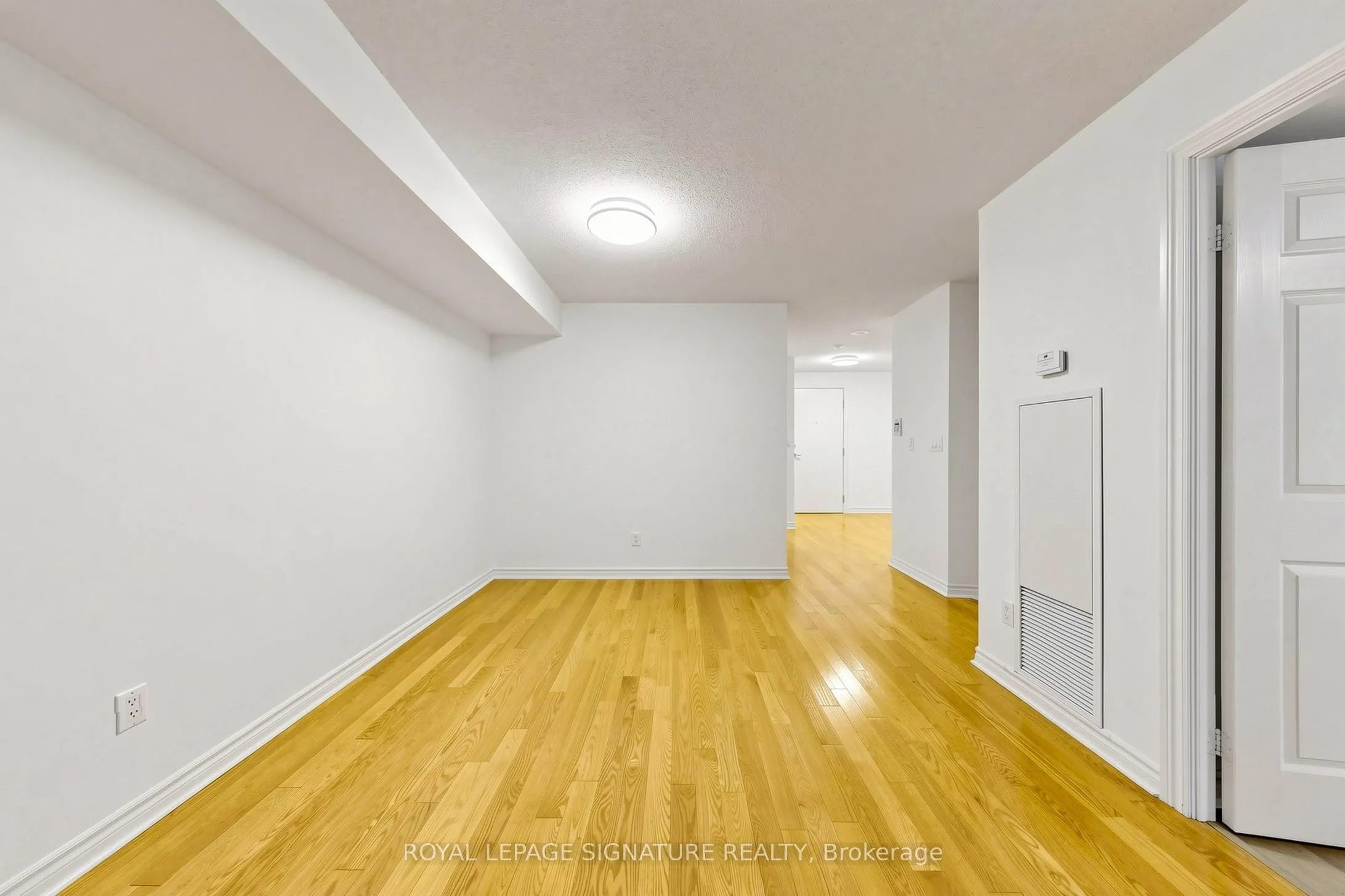 270 Wellington Street W #313